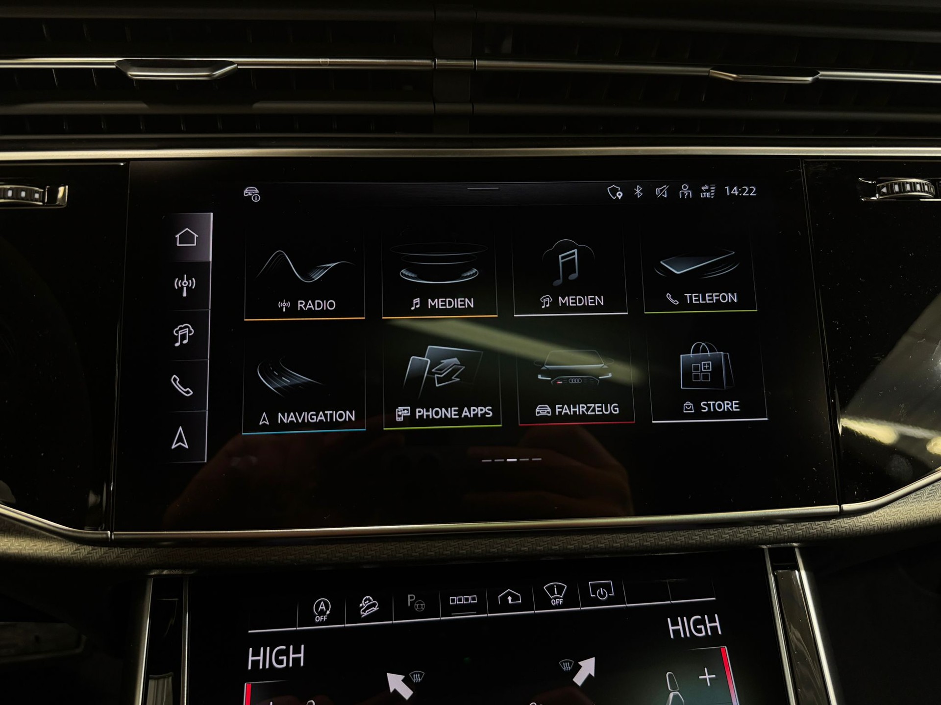 AUDI RSQ8 performance quattro *5 Jahre / 100'000km Werksgarantie & Gratis Service Paket*-image-22