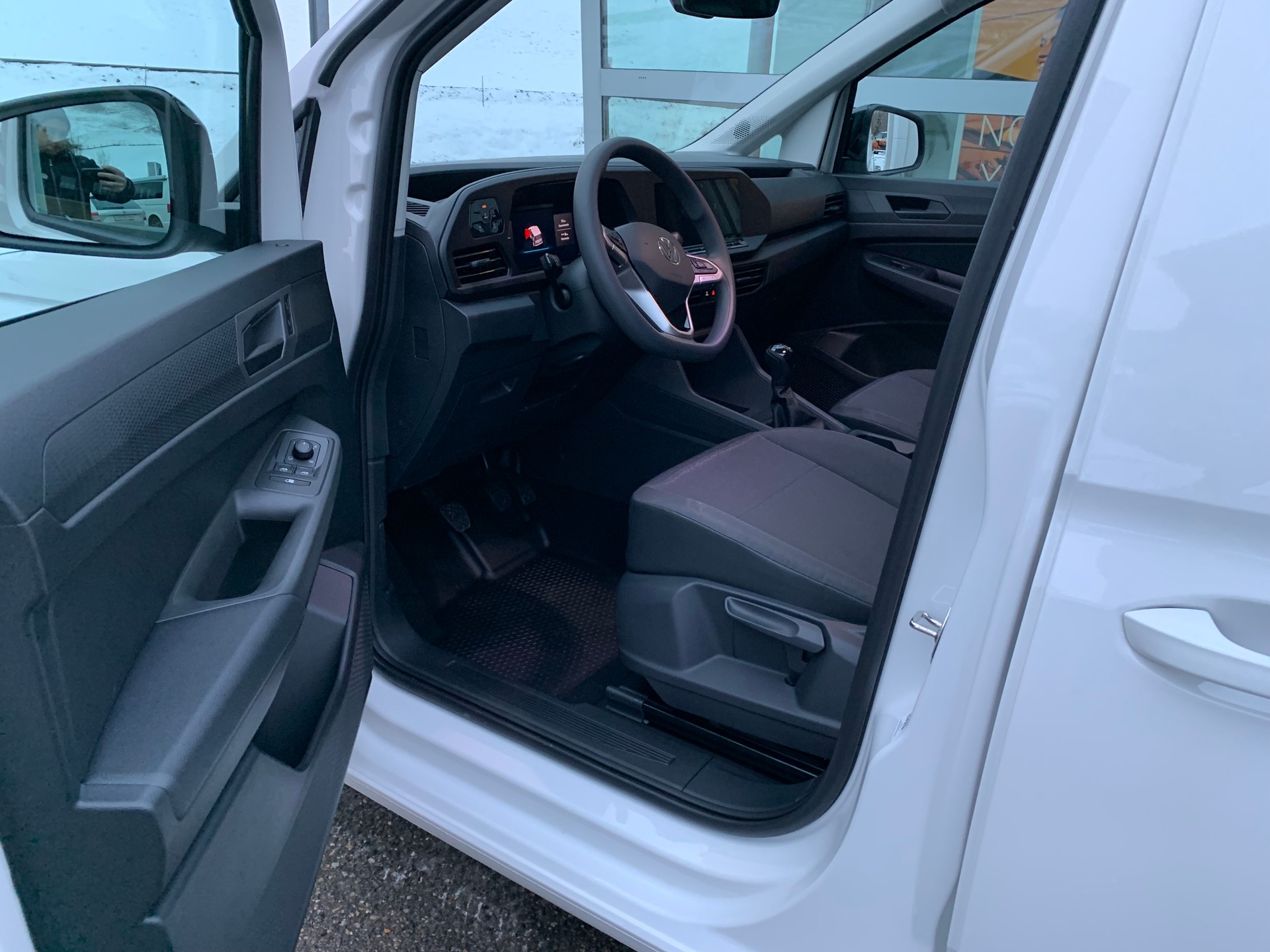 VW Caddy Cargo 2.0TDI Maxi 4Motion-image-7
