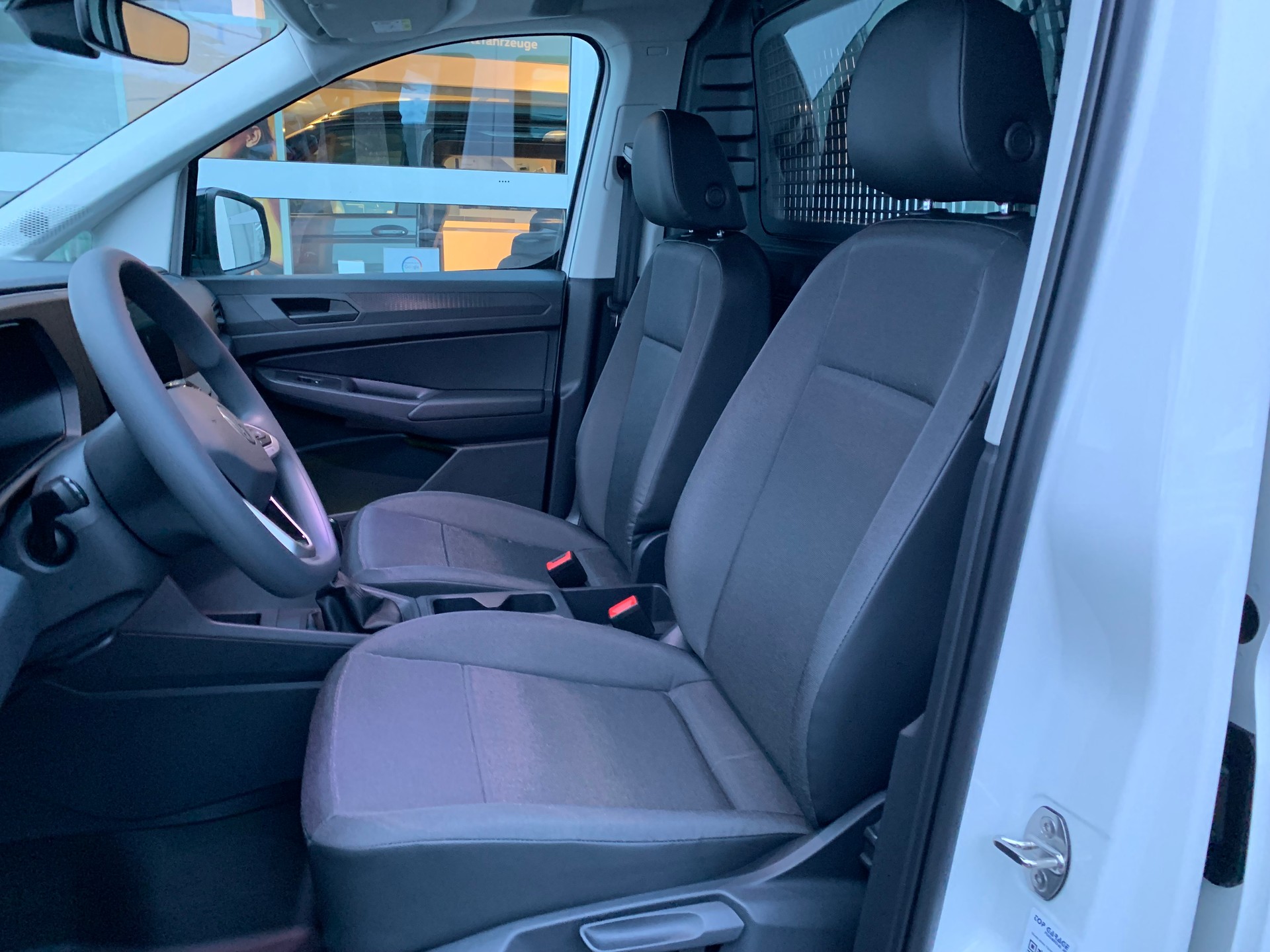 VW Caddy Cargo 2.0TDI Maxi 4Motion-image-8