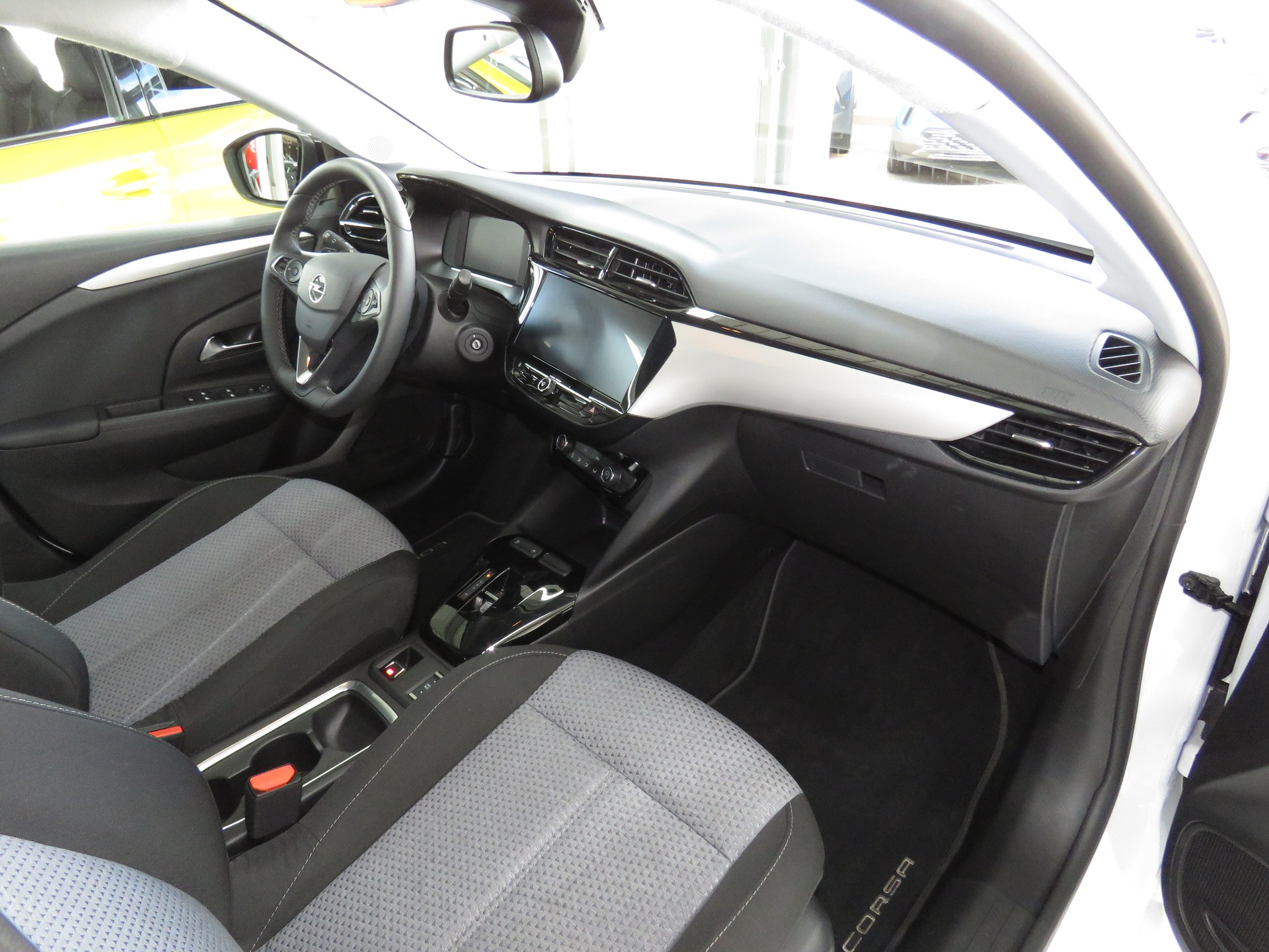 OPEL Corsa 1.2 TP Edition Automat-image-10