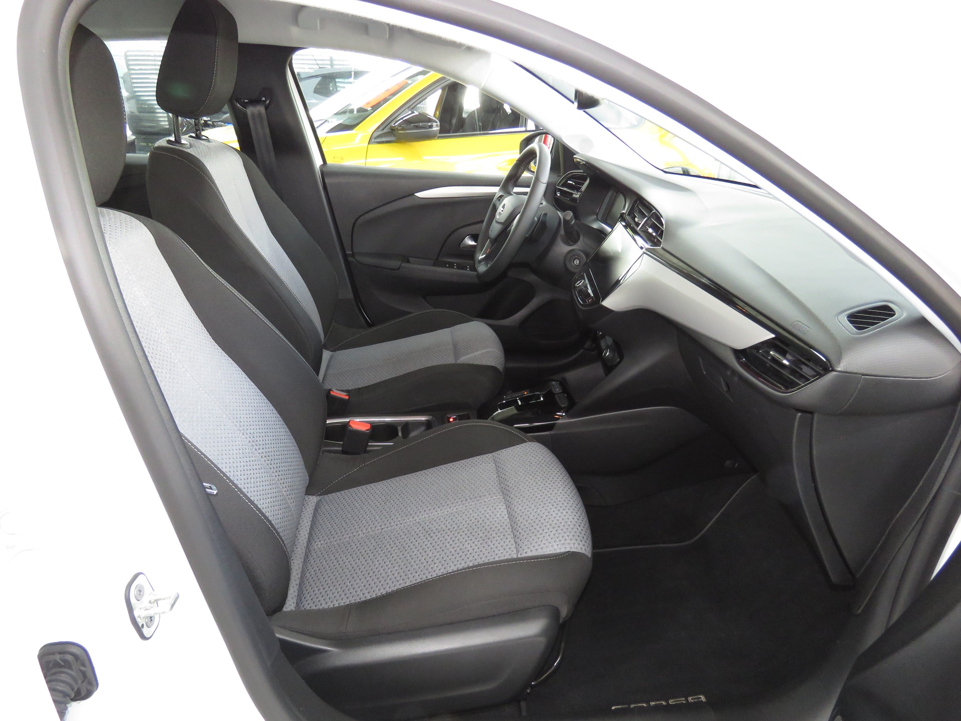 OPEL Corsa 1.2 TP Edition Automat-image-11