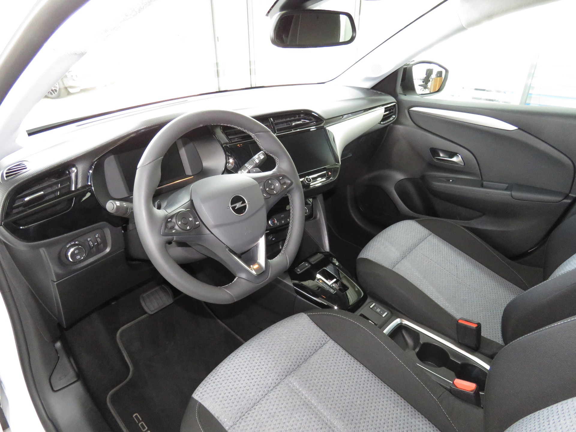 OPEL Corsa 1.2 TP Edition Automat-image-6