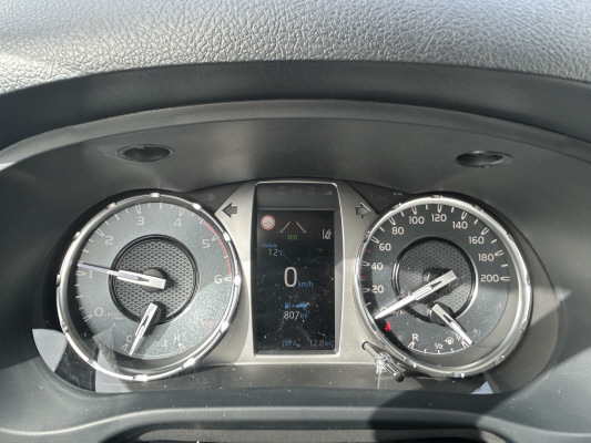 TOYOTA Hilux 2.8d Comf. DC 4x4-image-9