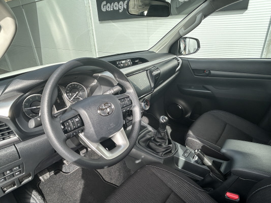 TOYOTA Hilux 2.8d Comf. DC 4x4-image-6
