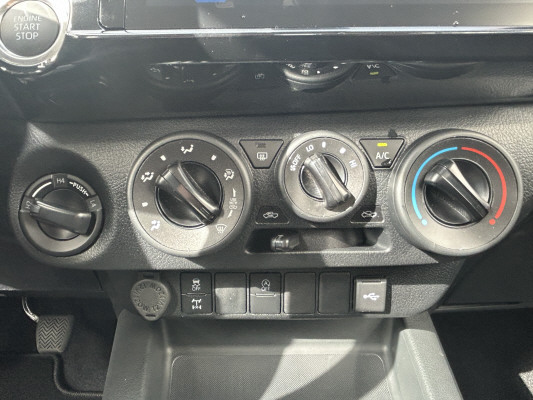 TOYOTA Hilux 2.8d Comf. DC 4x4-image-10
