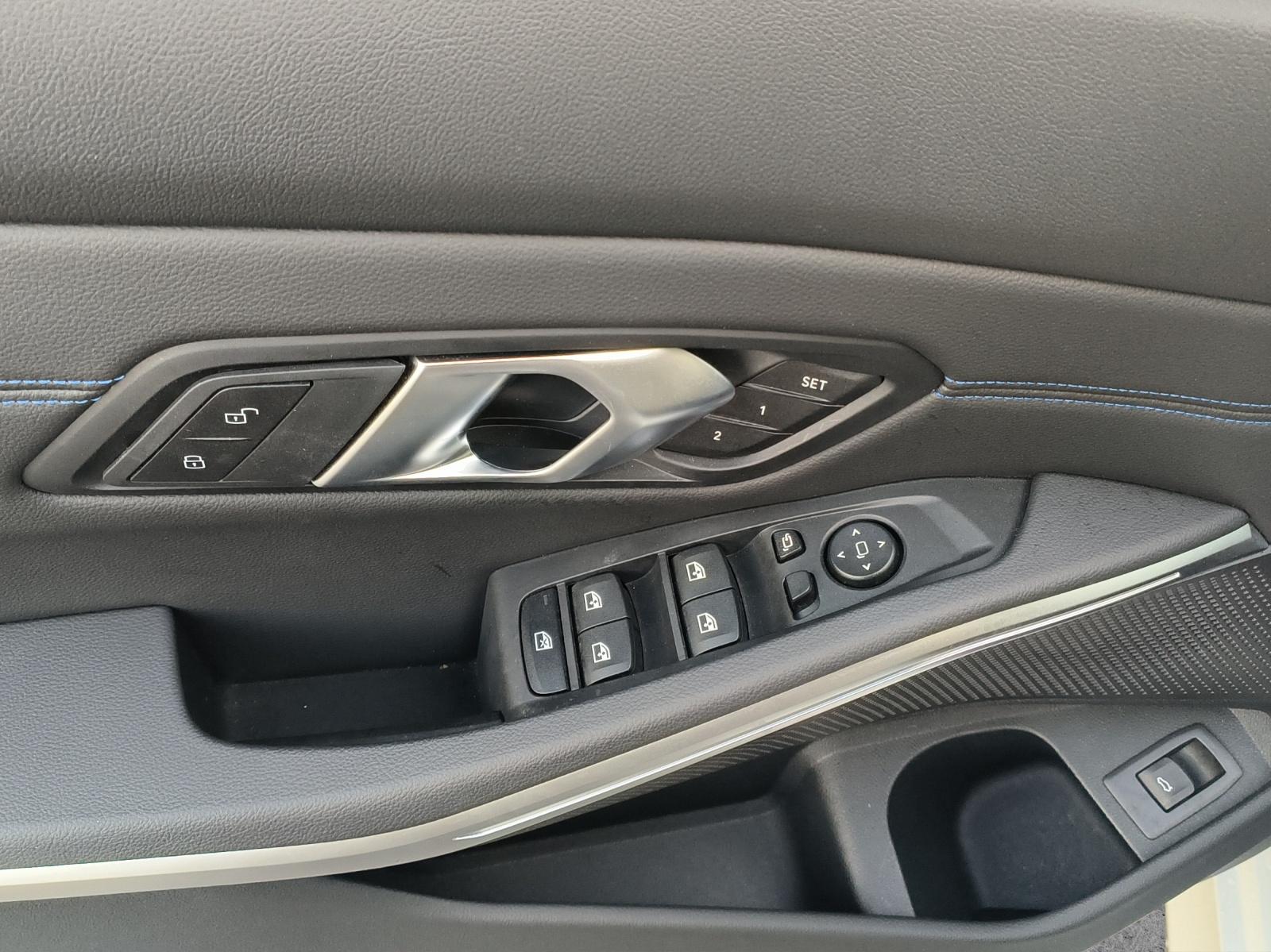 BMW 320d xDrive SAG Touring-image-10