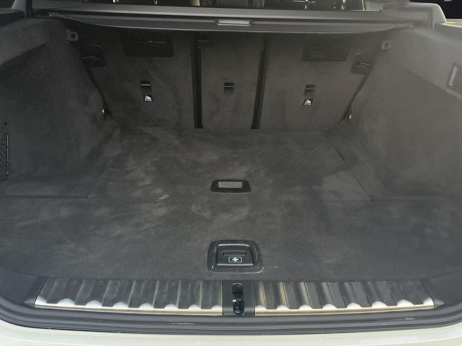 BMW 320d xDrive SAG Touring-image-13