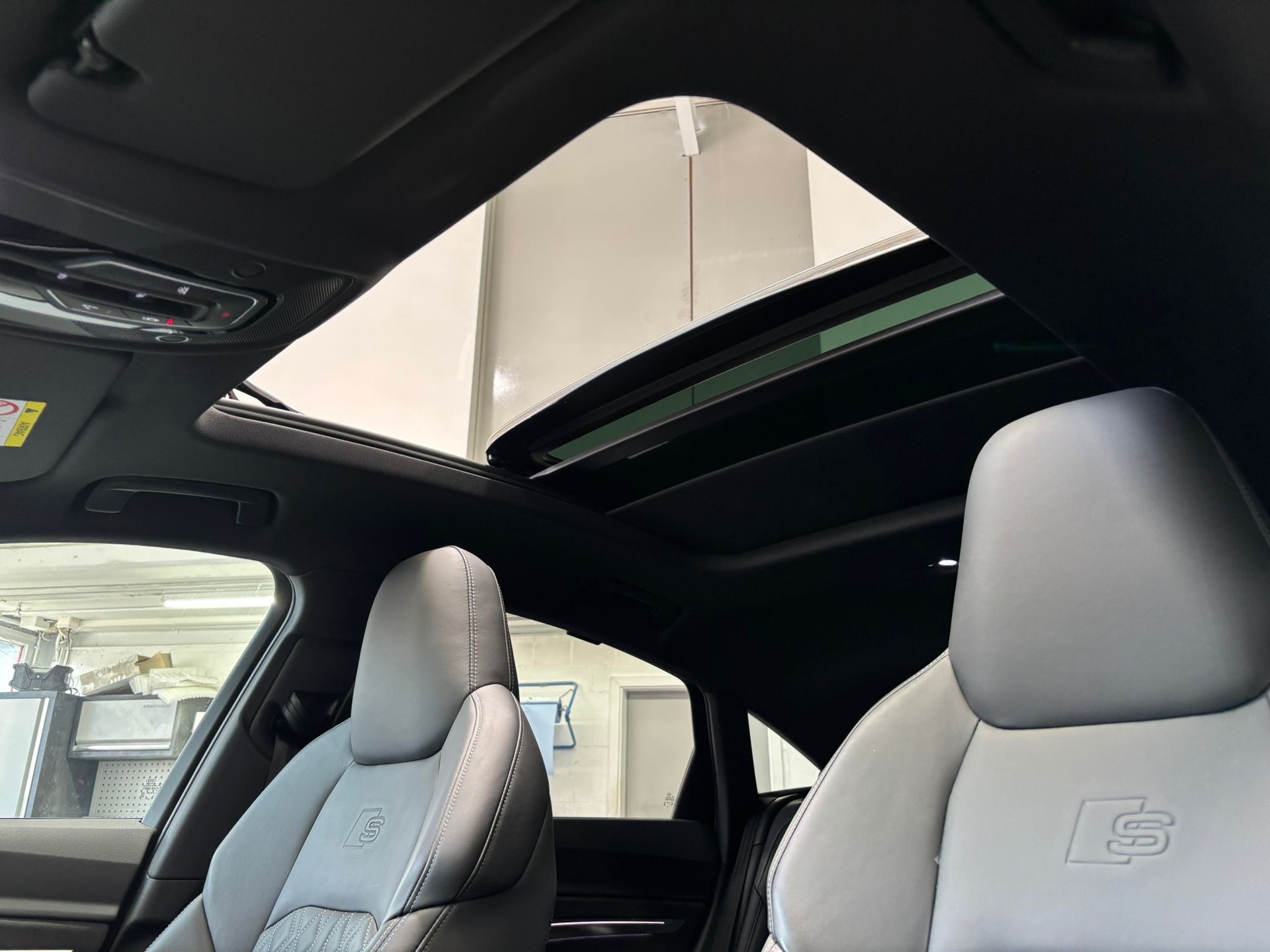 AUDI e-tron S Sportback quattro-image-13