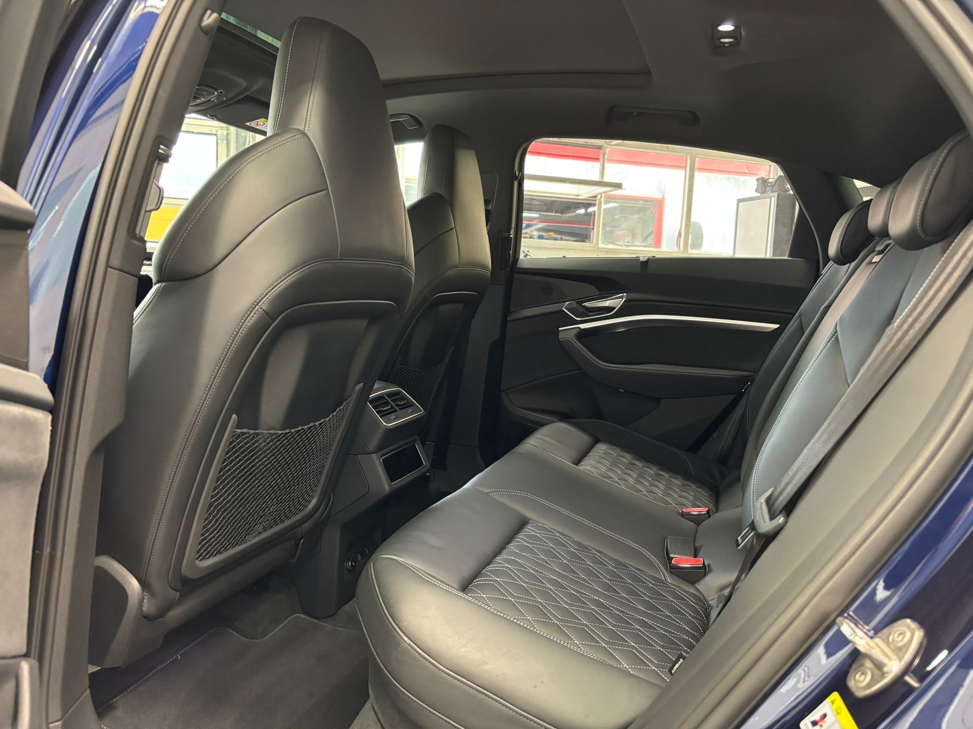 AUDI e-tron S Sportback quattro-image-6