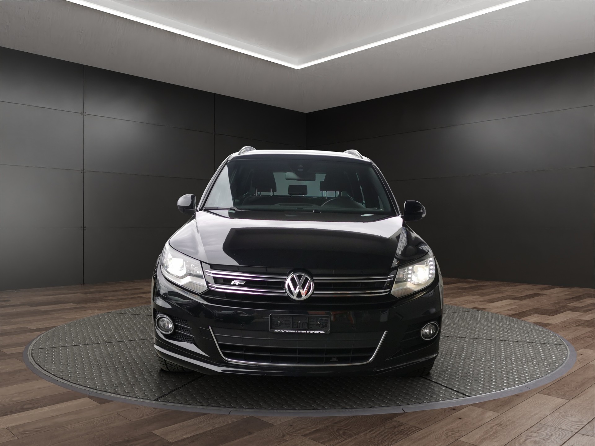 VW Tiguan 2.0 TDI BlueMotion R-Line 4Motion DSG-showroom-element-2
