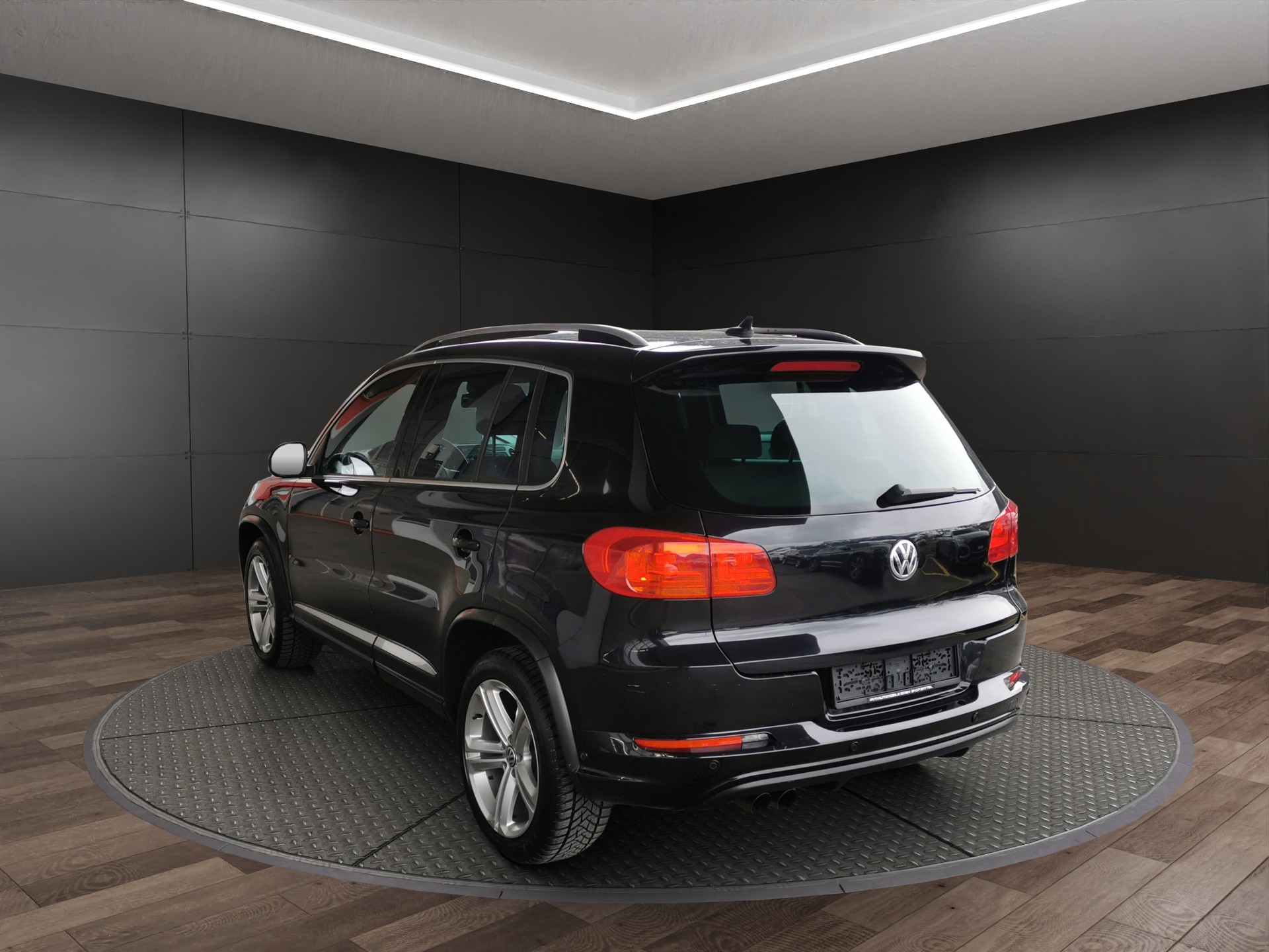 VW Tiguan 2.0 TDI BlueMotion R-Line 4Motion DSG-image-6