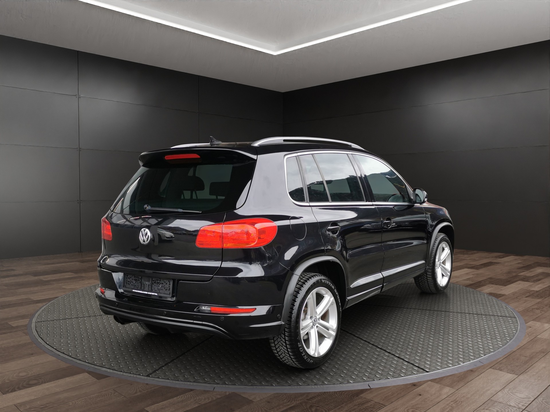VW Tiguan 2.0 TDI BlueMotion R-Line 4Motion DSG-image-5