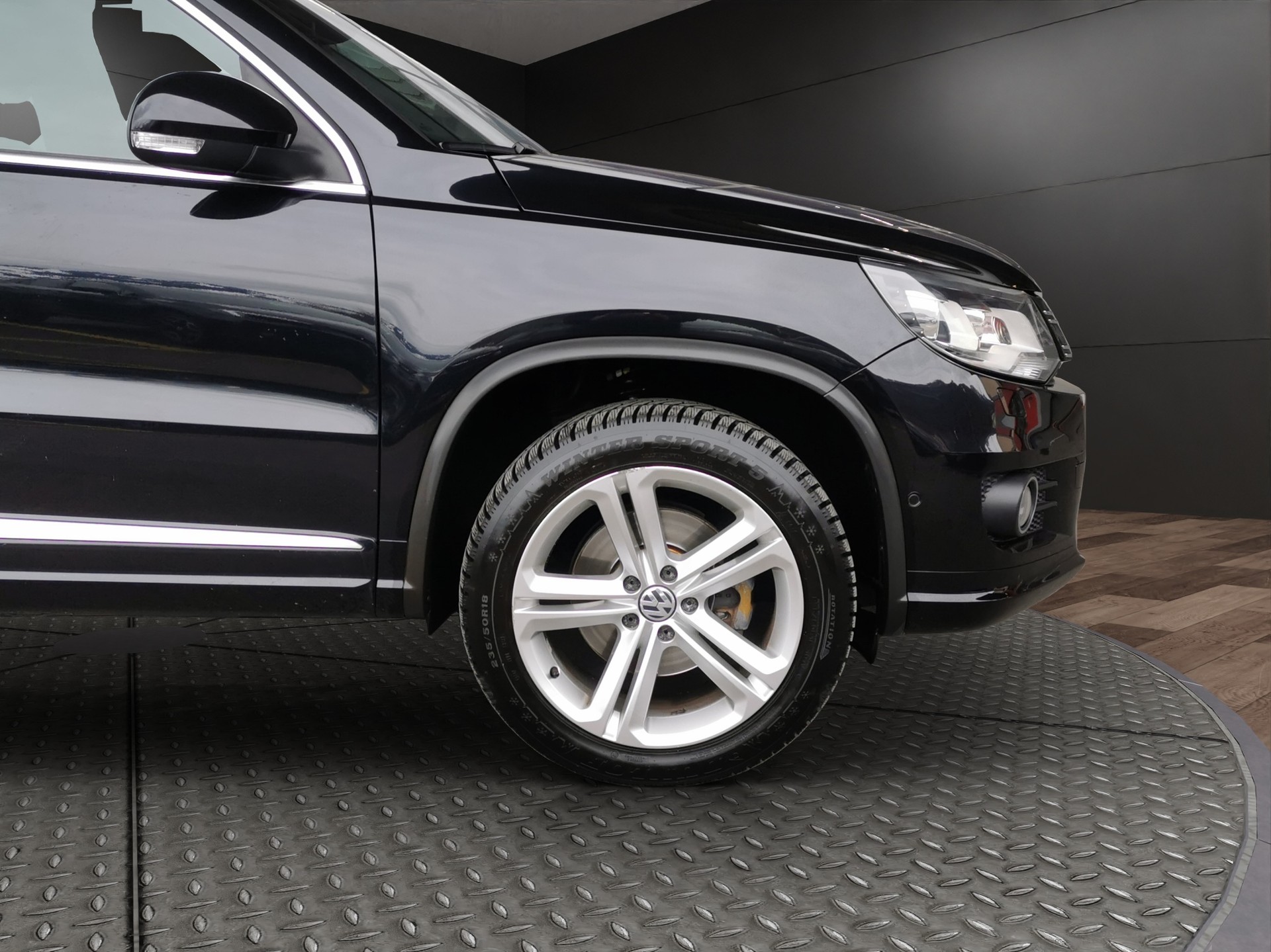 VW Tiguan 2.0 TDI BlueMotion R-Line 4Motion DSG-showroom-element-3