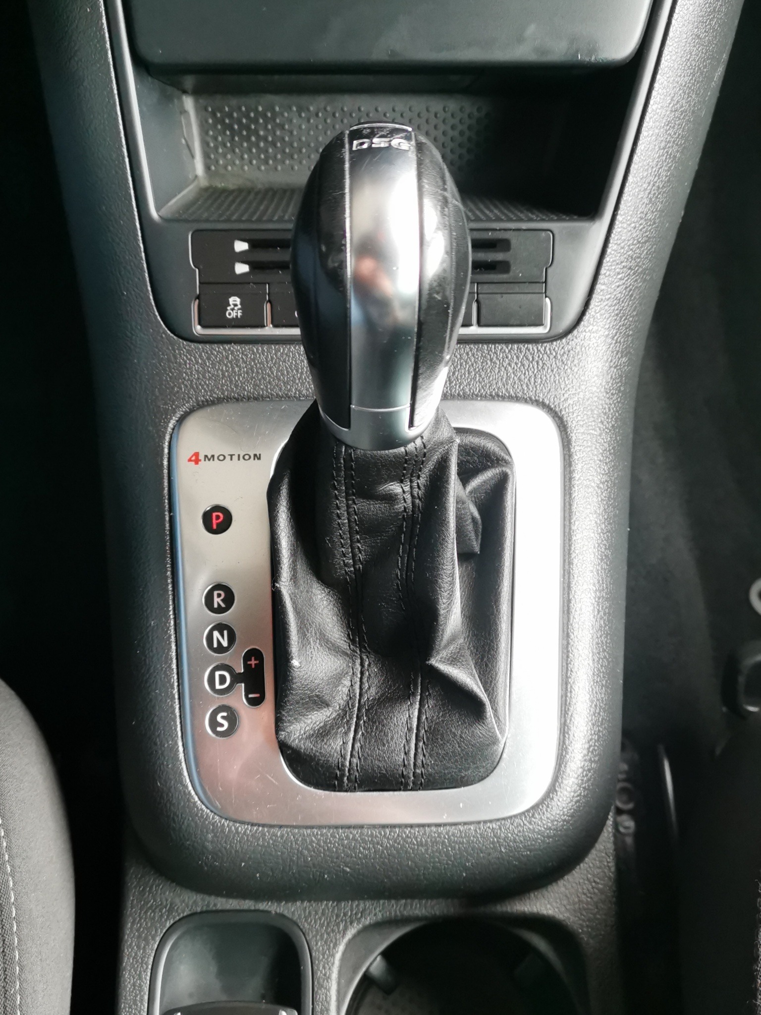 VW Tiguan 2.0 TDI BlueMotion R-Line 4Motion DSG-image-19