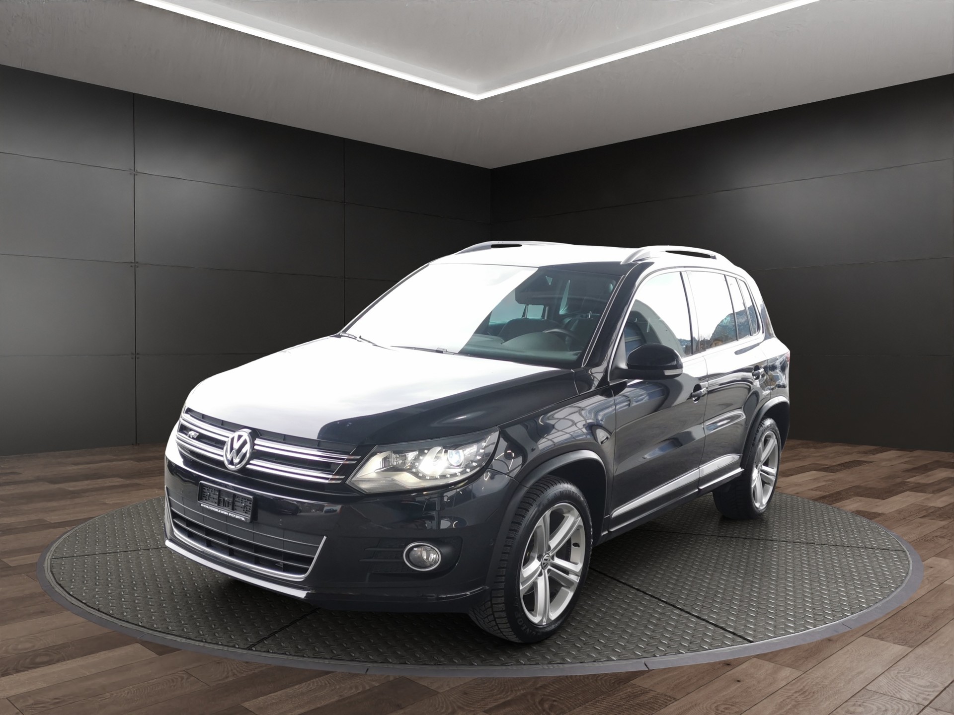VW Tiguan 2.0 TDI BlueMotion R-Line 4Motion DSG-showroom-element-1