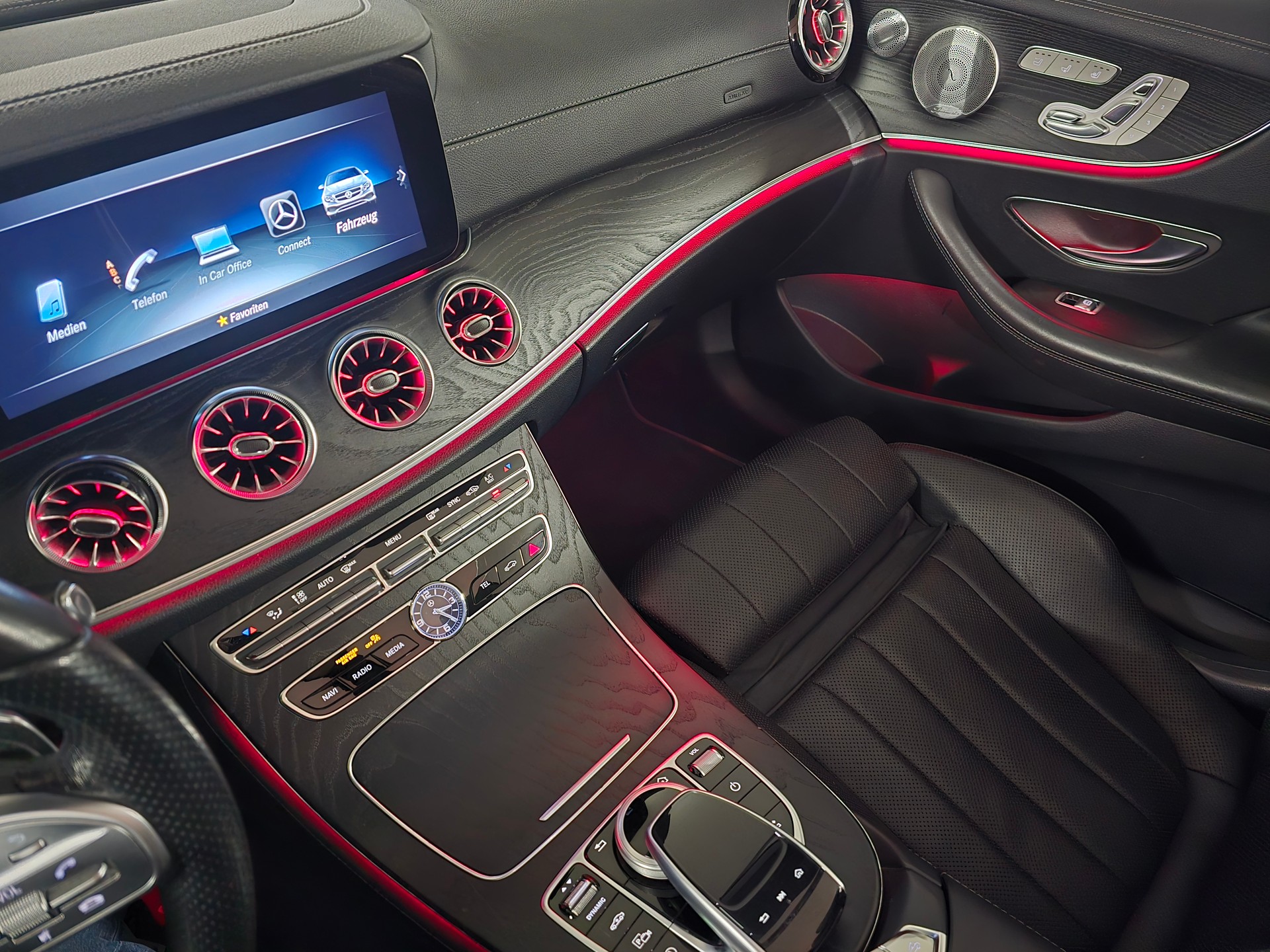 MERCEDES-BENZ E 450 Cabriolet AMG Line 4 Matic 9G-Tronic-image-12