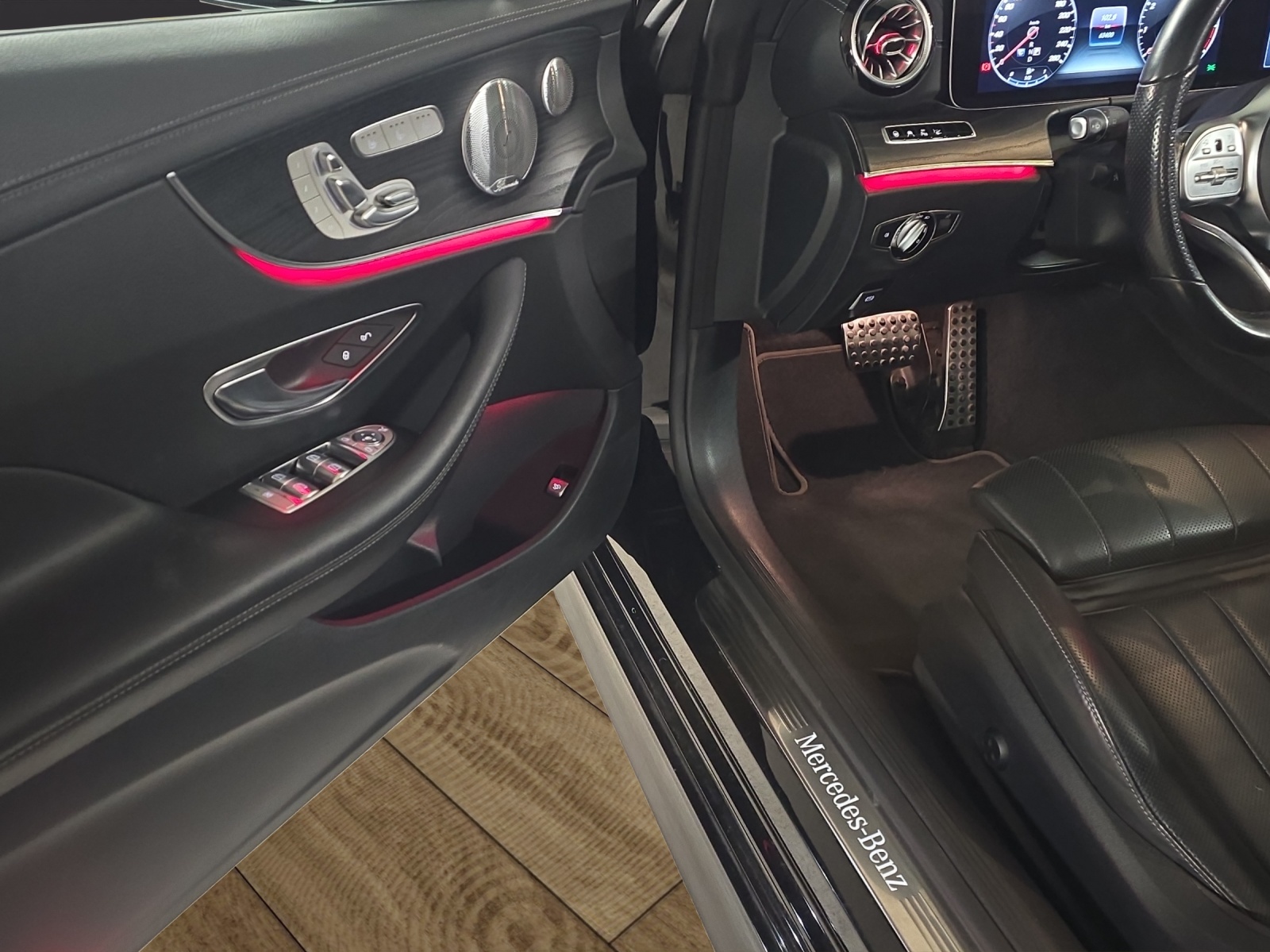 MERCEDES-BENZ E 450 Cabriolet AMG Line 4 Matic 9G-Tronic-image-21