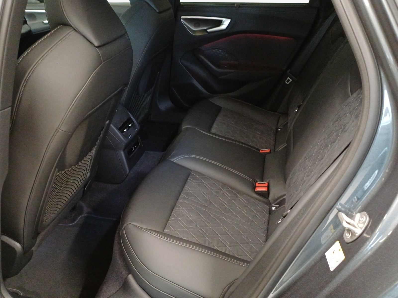 AUDI A5 Avant TDI quattro 150 kW Attraction S tronic-image-11
