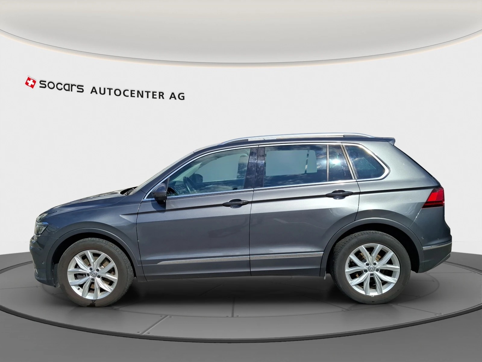 VW Tiguan 2.0TSI Highline 4Motion DSG // ACC Tempomat - Rückfahrkamera - Head-Up Display-image-5