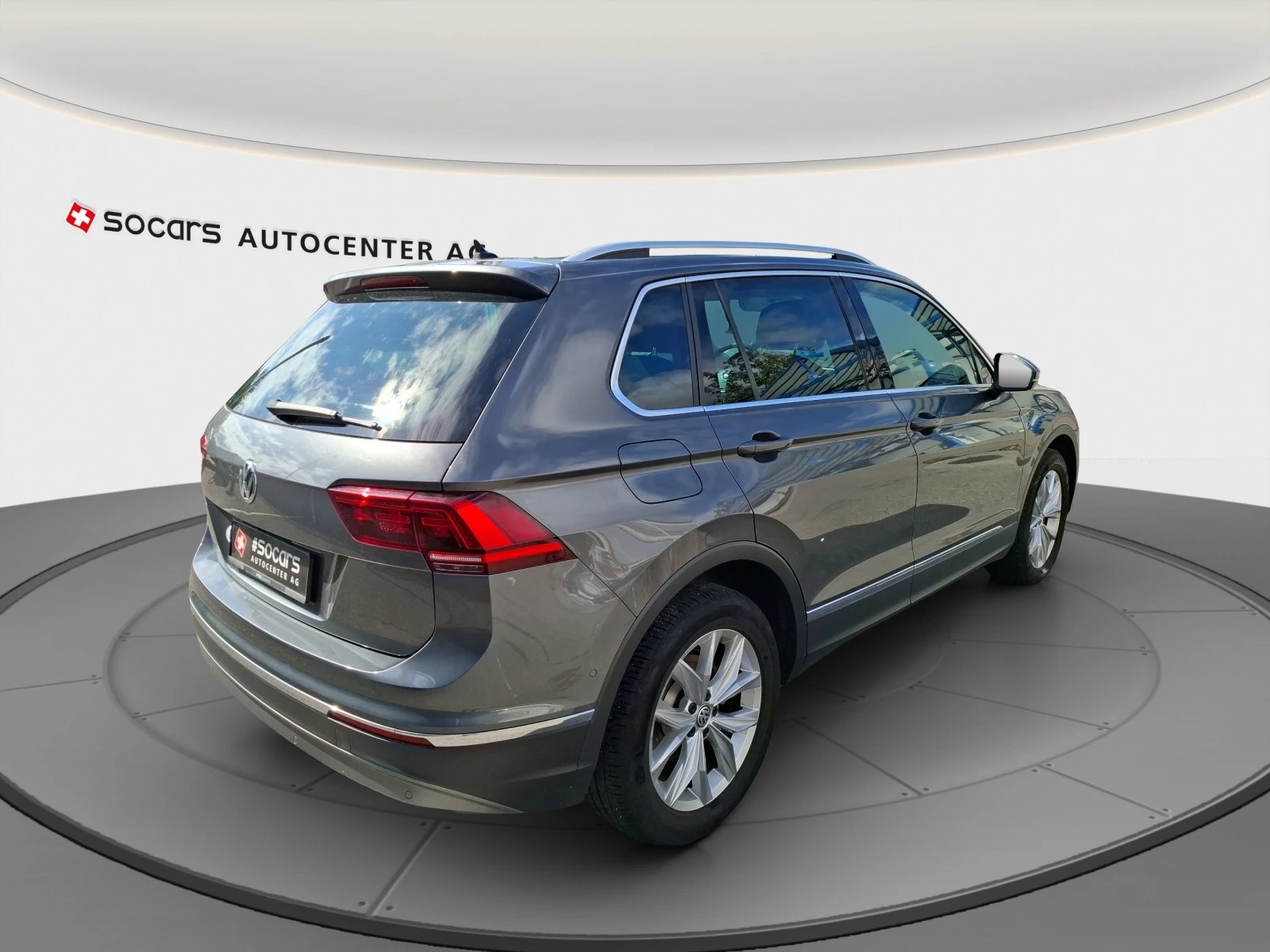 VW Tiguan 2.0TSI Highline 4Motion DSG // ACC Tempomat - Rückfahrkamera - Head-Up Display-image-2