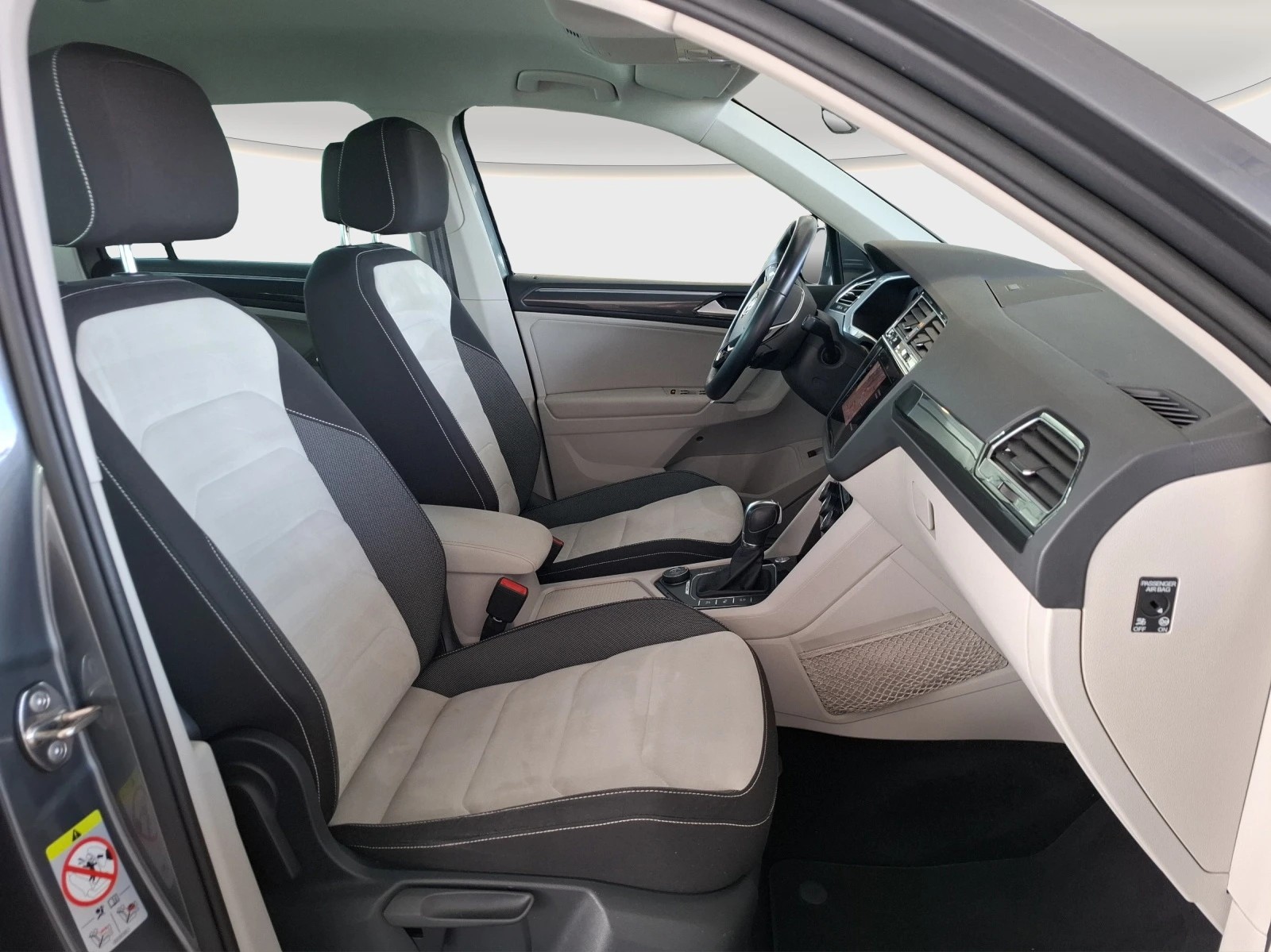 VW Tiguan 2.0TSI Highline 4Motion DSG // ACC Tempomat - Rückfahrkamera - Head-Up Display-image-9