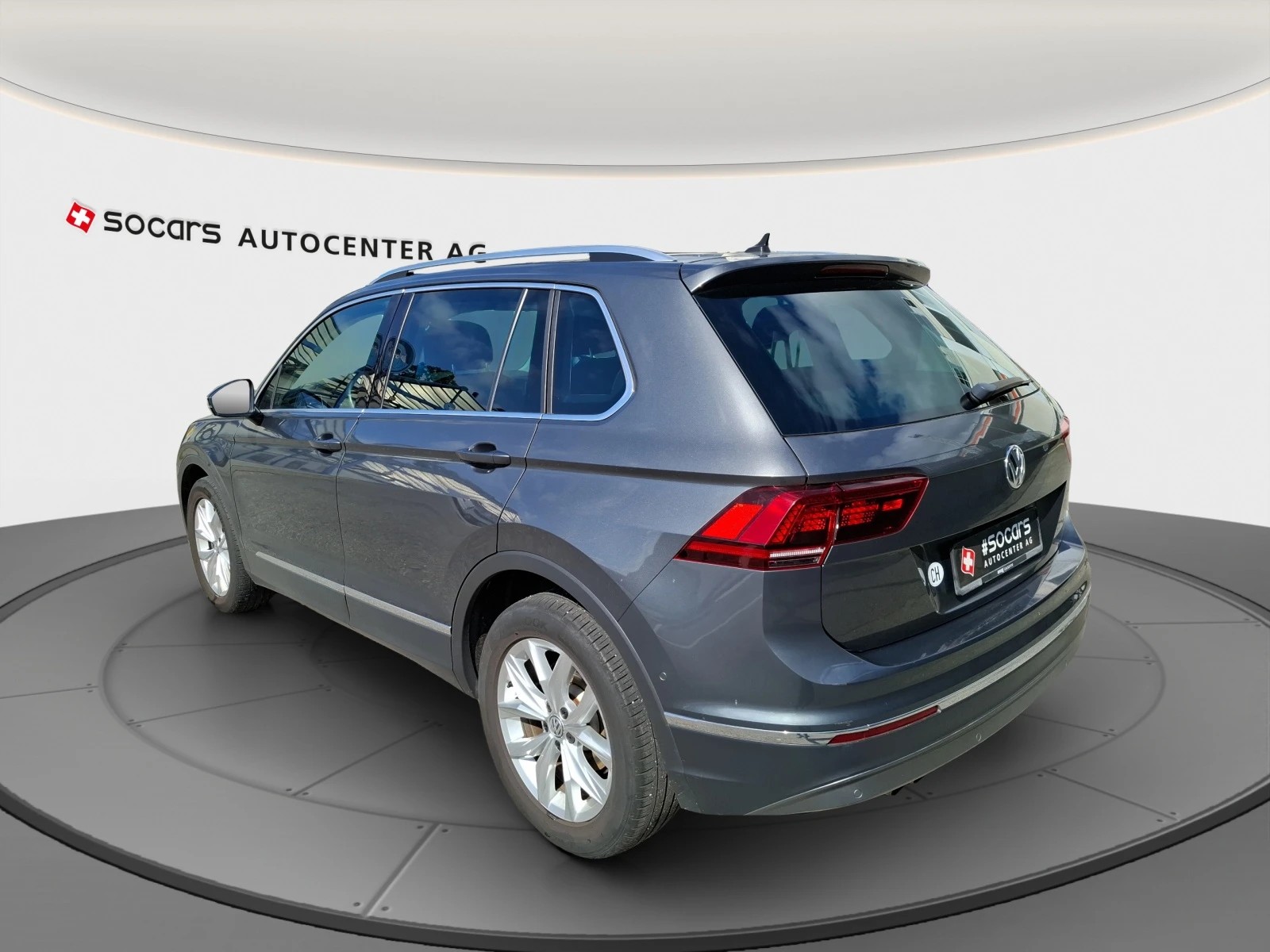 VW Tiguan 2.0TSI Highline 4Motion DSG // ACC Tempomat - Rückfahrkamera - Head-Up Display-image-4