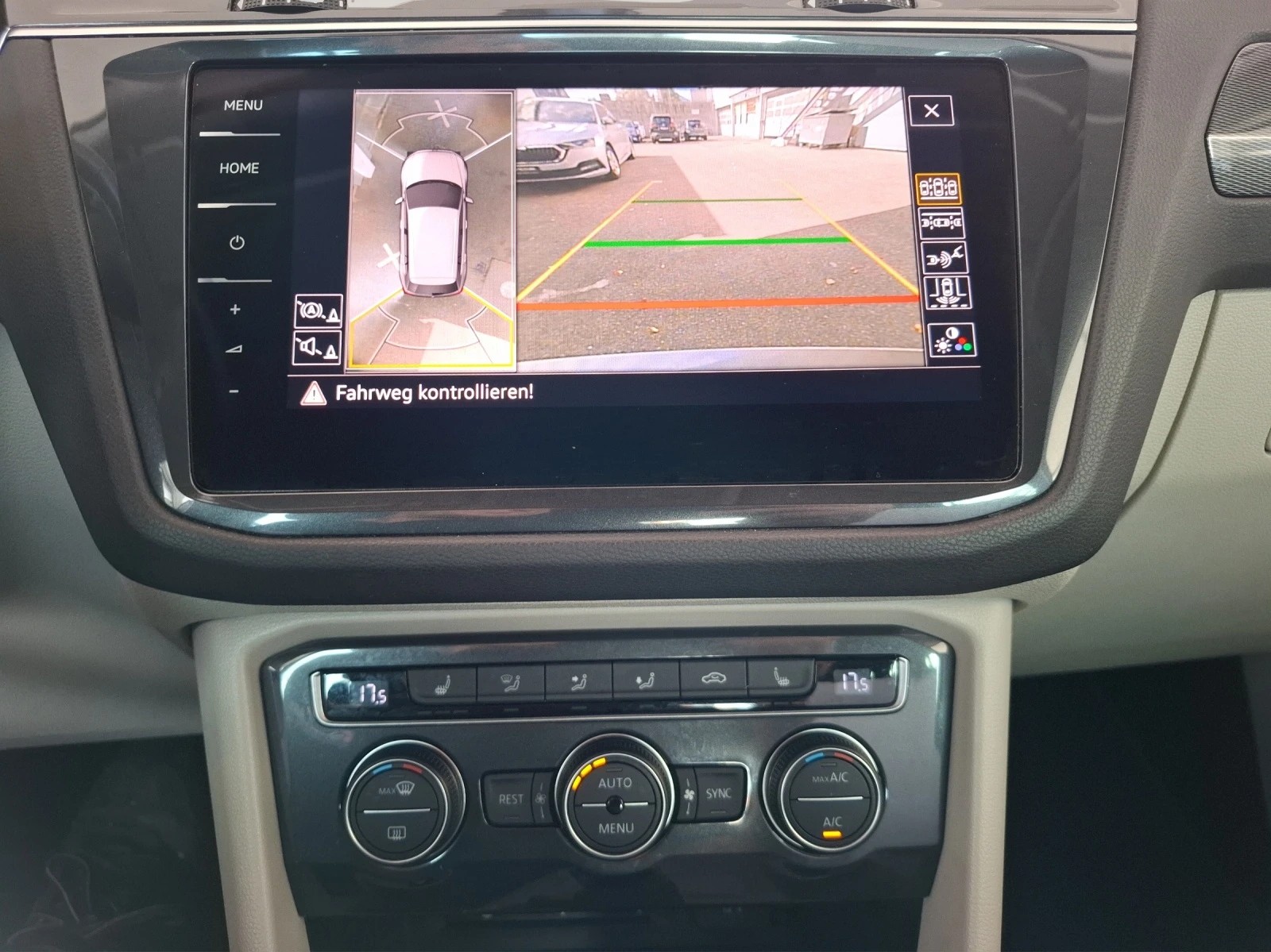 VW Tiguan 2.0TSI Highline 4Motion DSG // ACC Tempomat - Rückfahrkamera - Head-Up Display-image-14