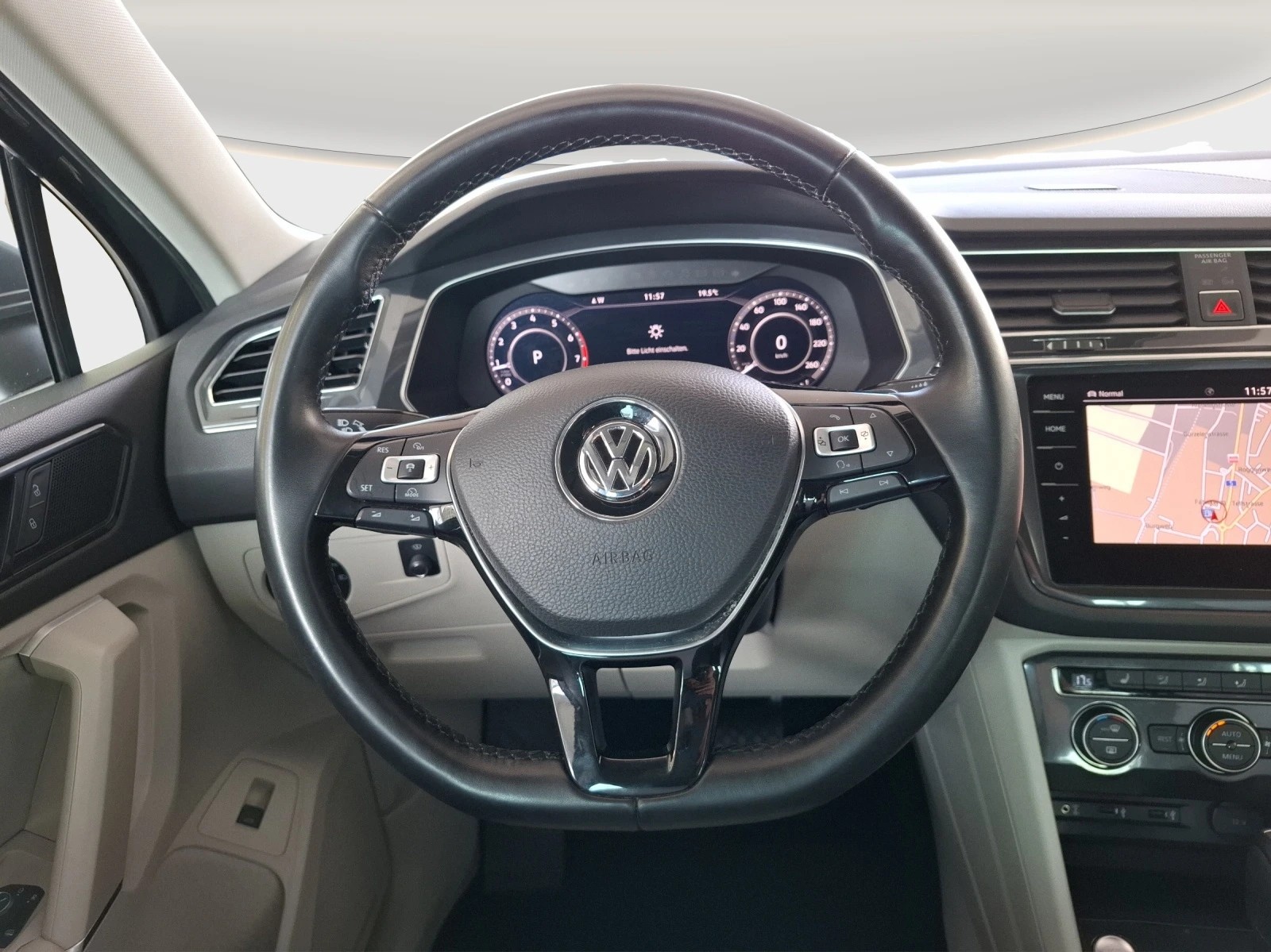 VW Tiguan 2.0TSI Highline 4Motion DSG // ACC Tempomat - Rückfahrkamera - Head-Up Display-image-15