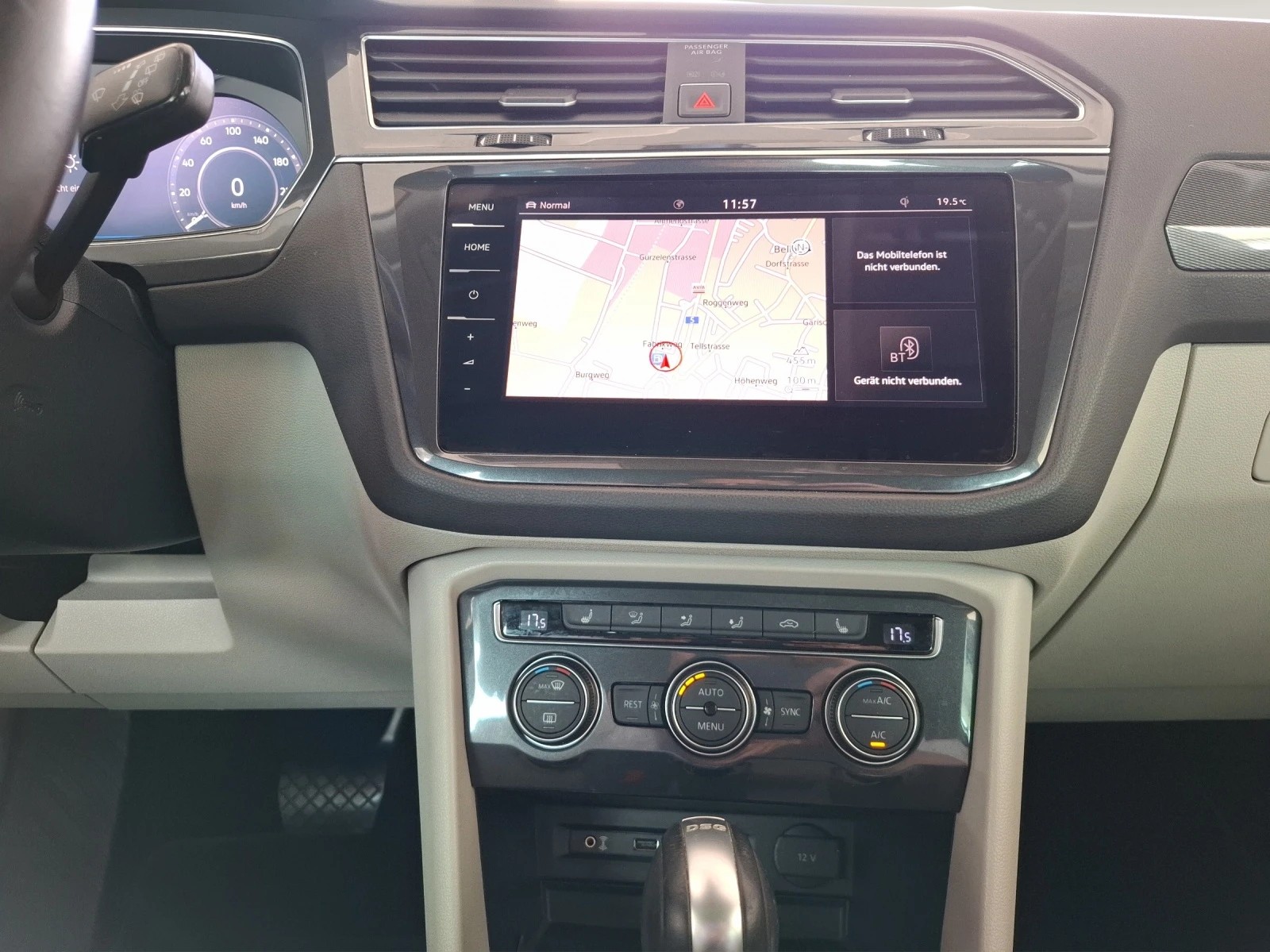 VW Tiguan 2.0TSI Highline 4Motion DSG // ACC Tempomat - Rückfahrkamera - Head-Up Display-image-13