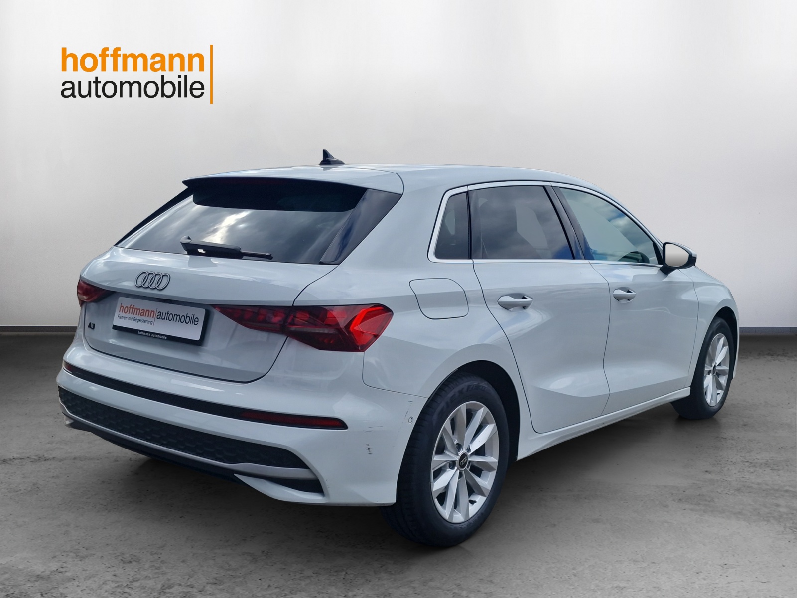 AUDI A3 Sportback TFSI 110 kW Attraction S tronic-image-3