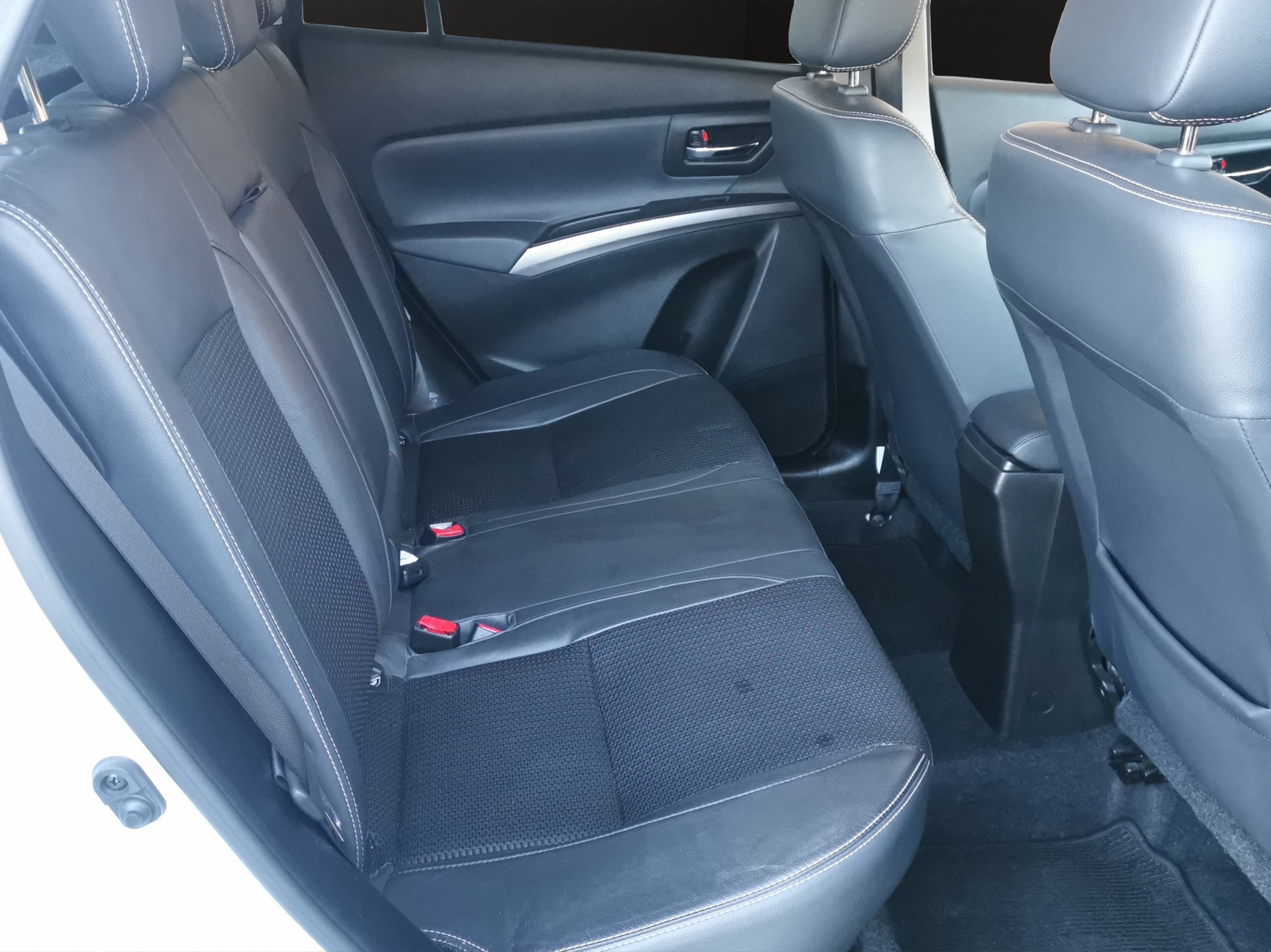 SUZUKI SX4 S-Cross 1.4 16V Compact Top Hybrid 4WD Automatic-image-15