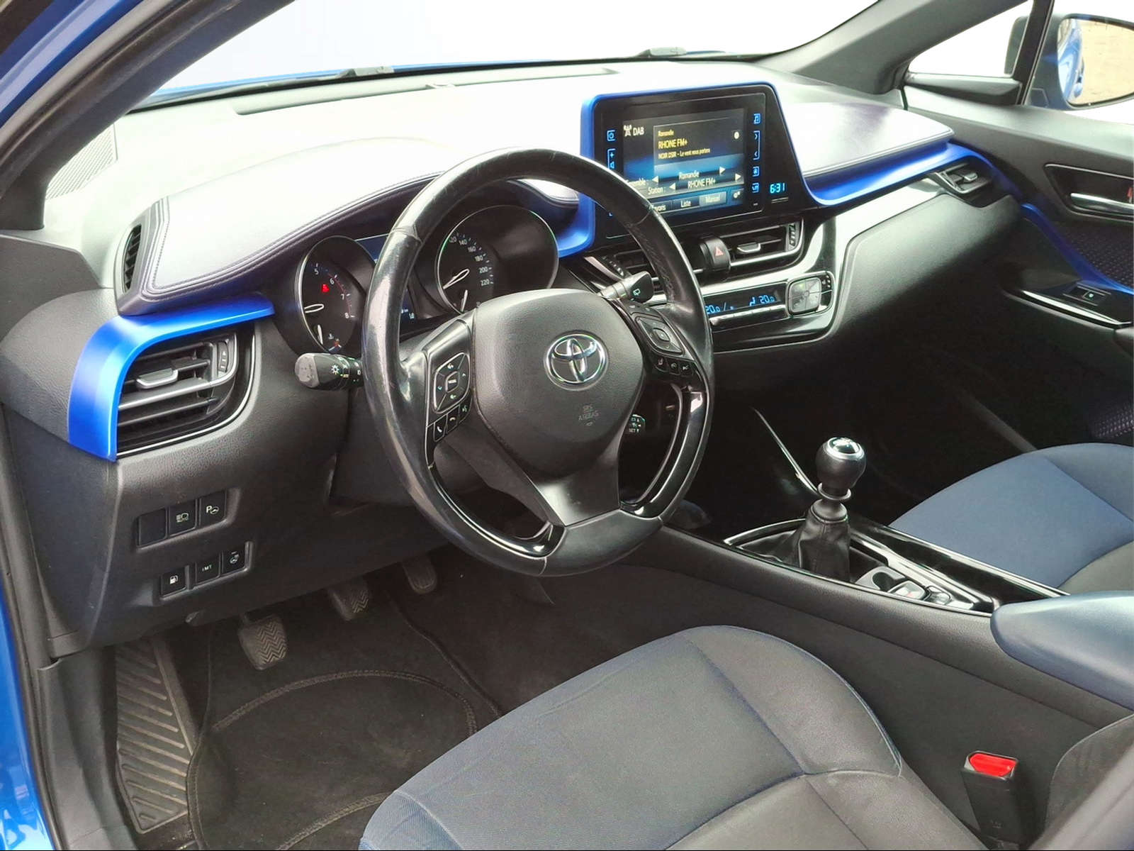 TOYOTA C-HR 1.2 Style-image-9