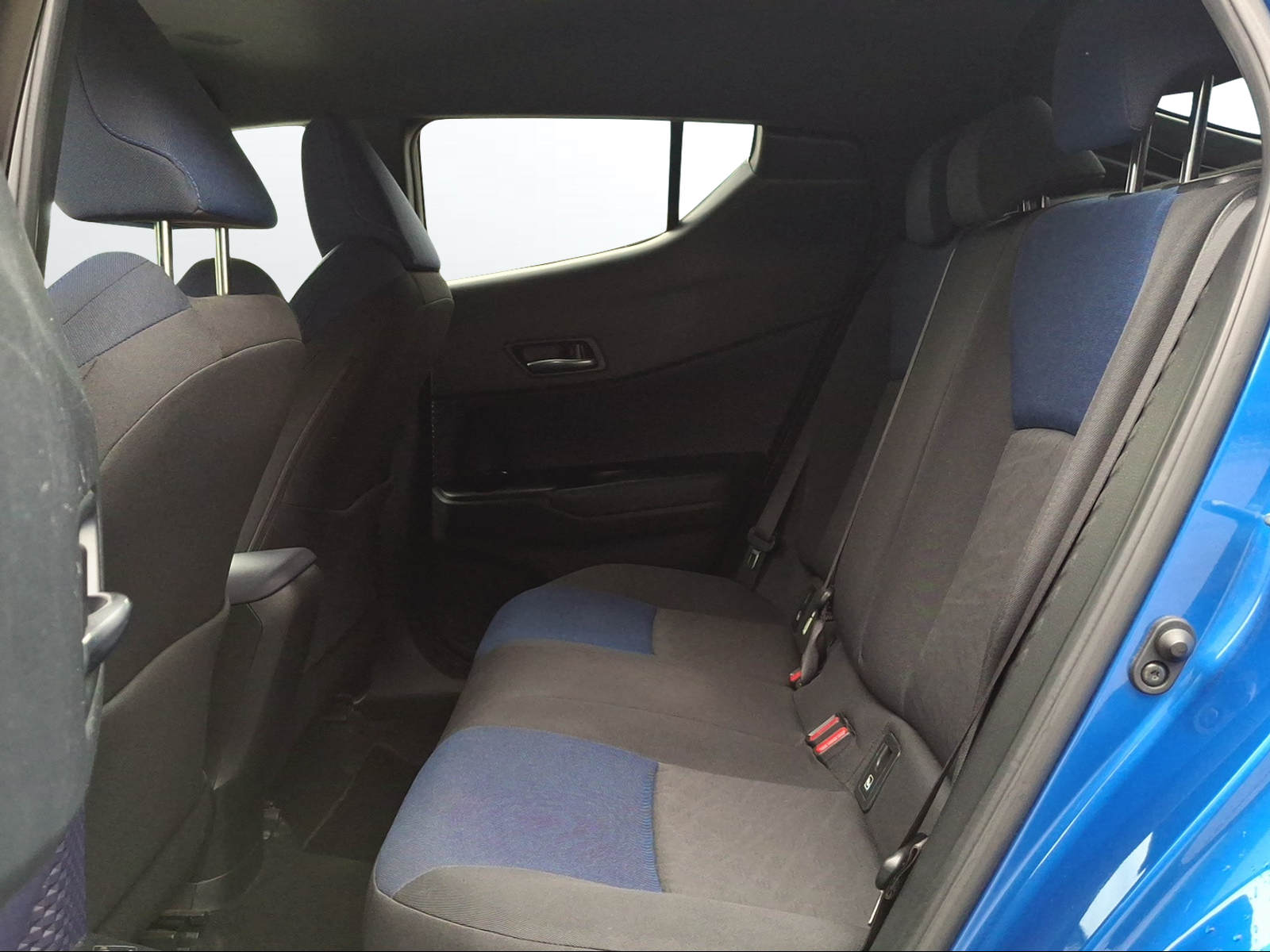 TOYOTA C-HR 1.2 Style-image-11