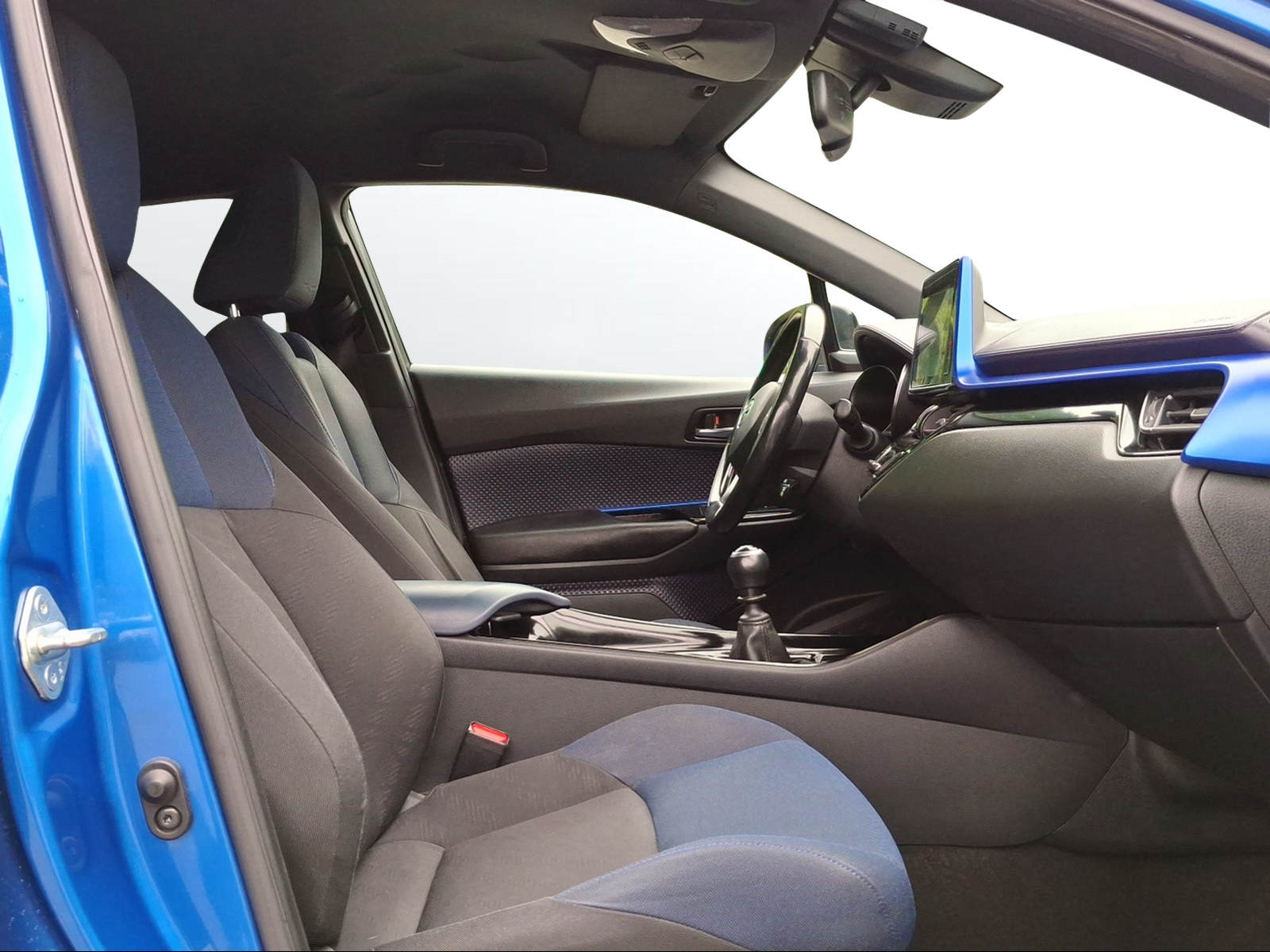 TOYOTA C-HR 1.2 Style-image-10