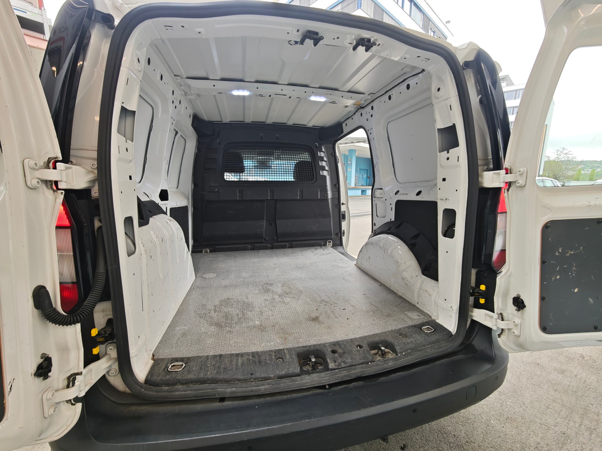 VW Caddy Cargo 2.0TDI Entry-image-11