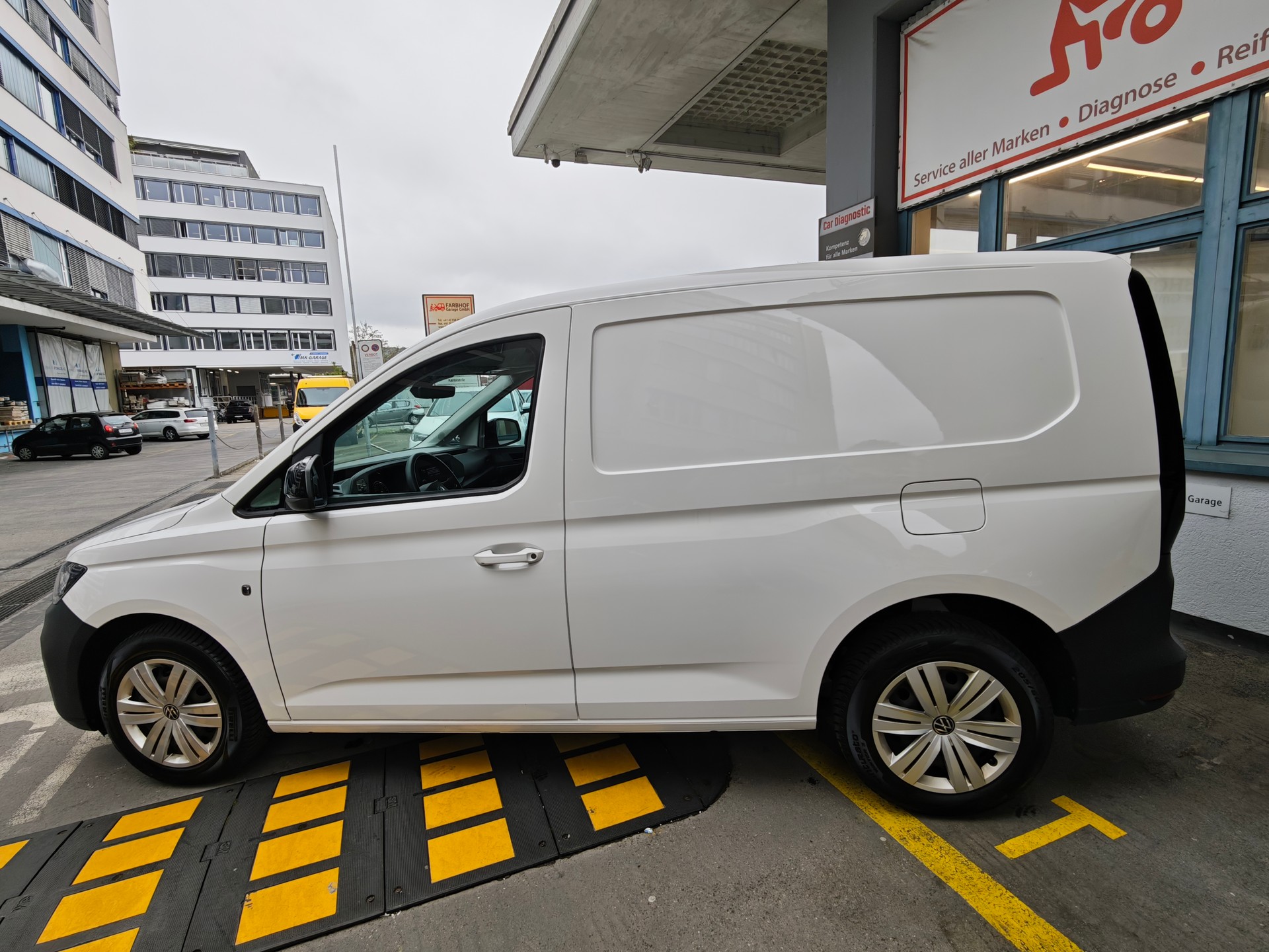 VW Caddy Cargo 2.0TDI Entry-image-9