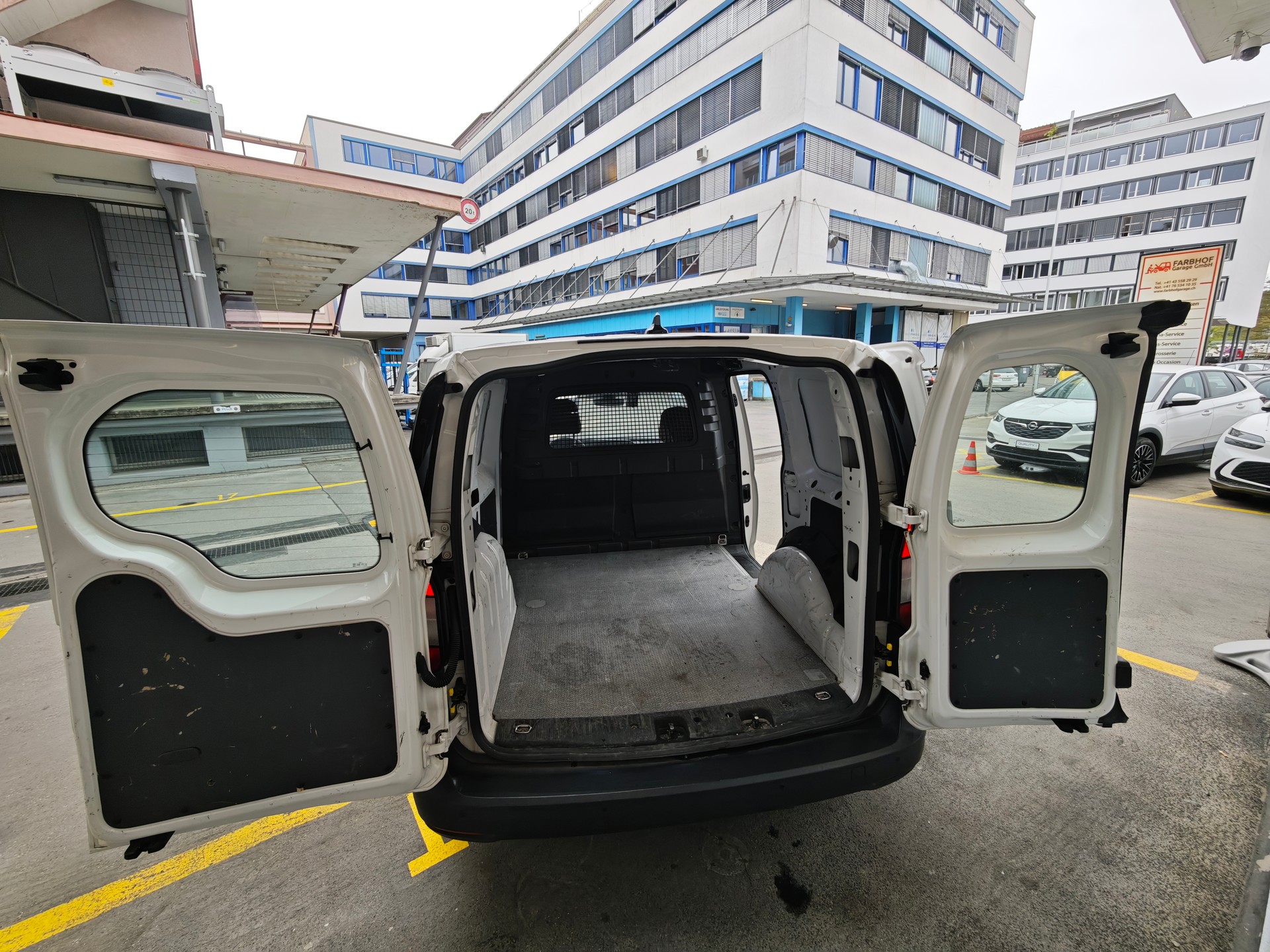 VW Caddy Cargo 2.0TDI Entry-image-10
