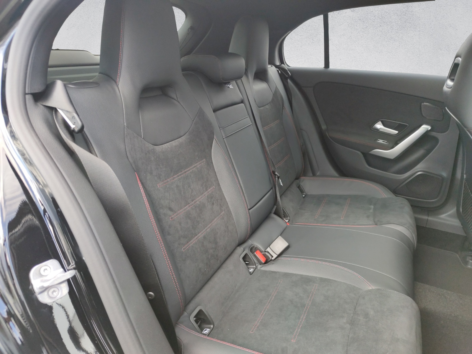 MERCEDES-BENZ A 250 AMG Line 4Matic-image-13