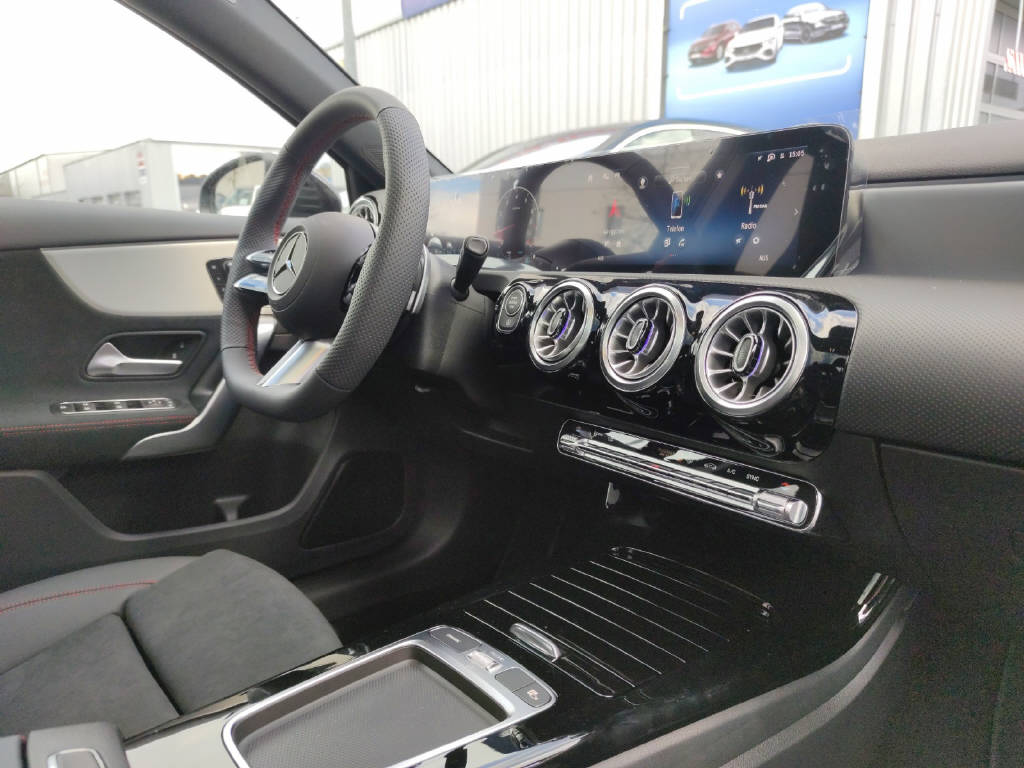 MERCEDES-BENZ A 250 AMG Line 4Matic-image-10