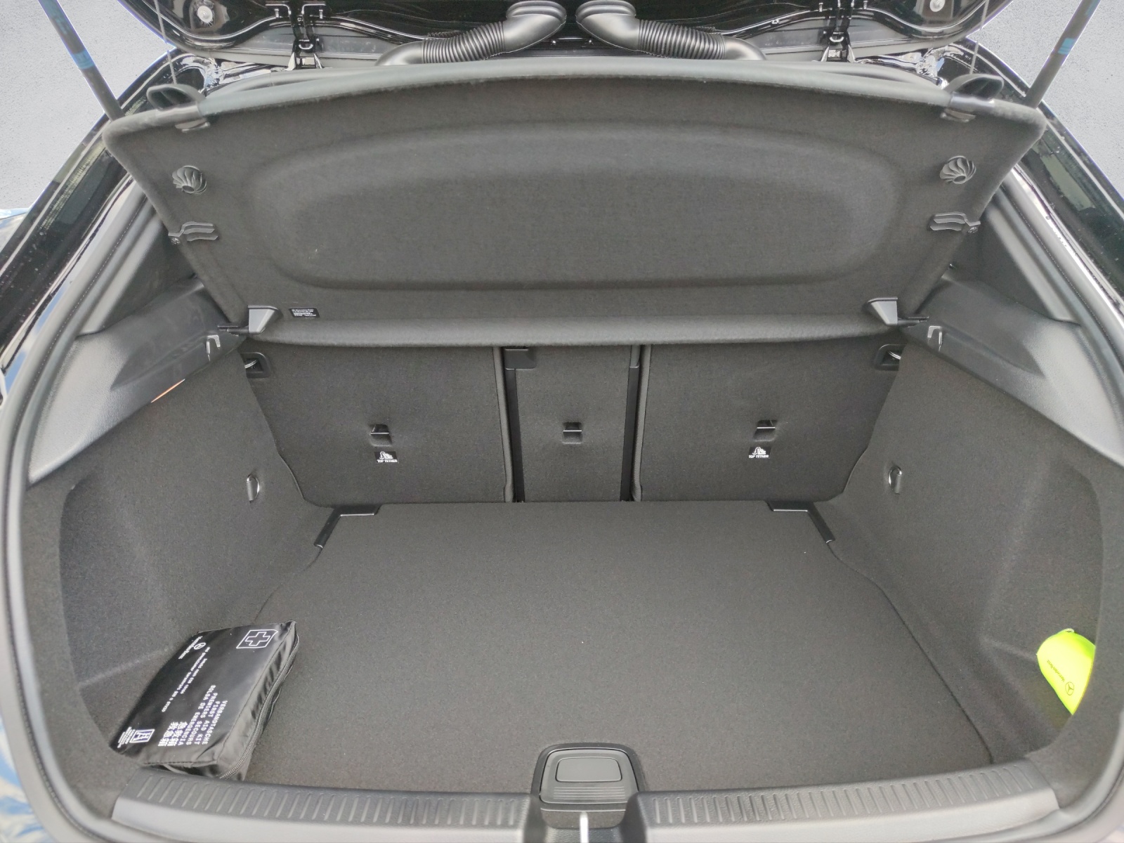 MERCEDES-BENZ A 250 AMG Line 4Matic-image-8