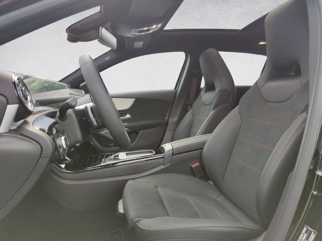 MERCEDES-BENZ A 250 AMG Line 4Matic-image-9