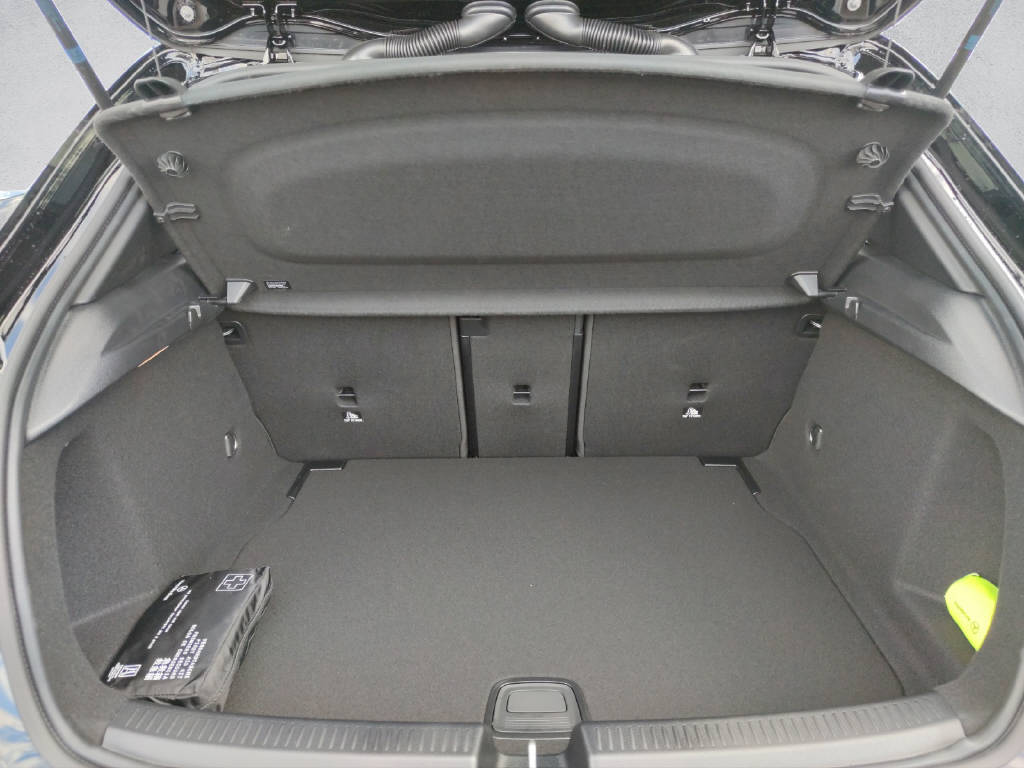 MERCEDES-BENZ A 250 AMG Line 4Matic-image-7