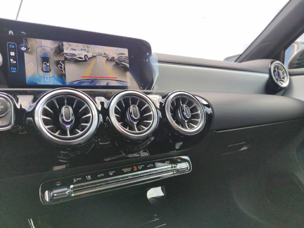 MERCEDES-BENZ A 250 AMG Line 4Matic-image-5