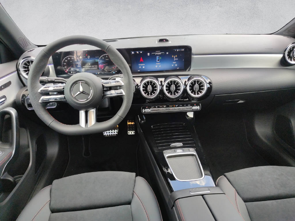 MERCEDES-BENZ A 250 AMG Line 4Matic-image-13