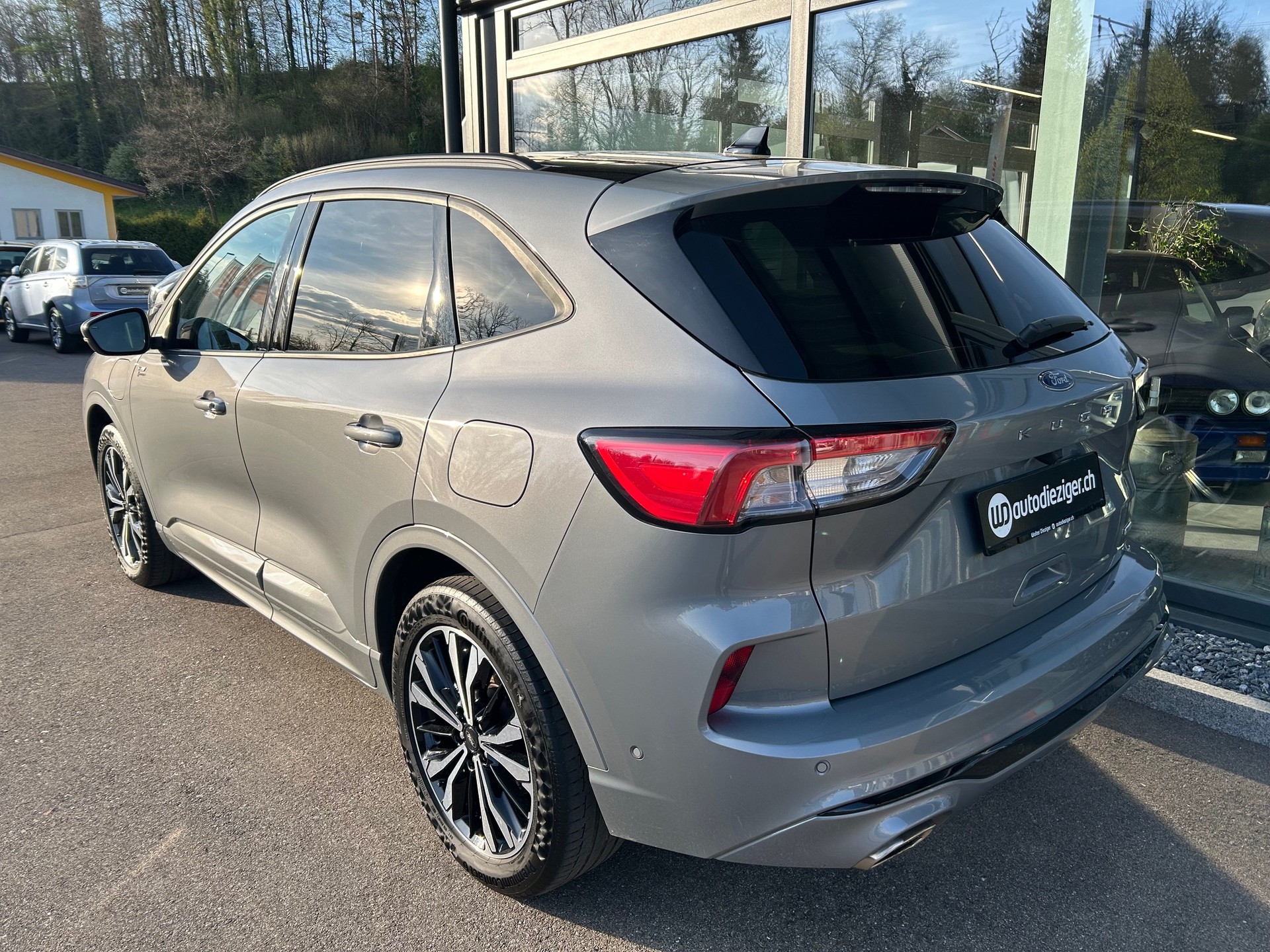 FORD Kuga 2.5 PHEV ST-Line X 2WD-image-4