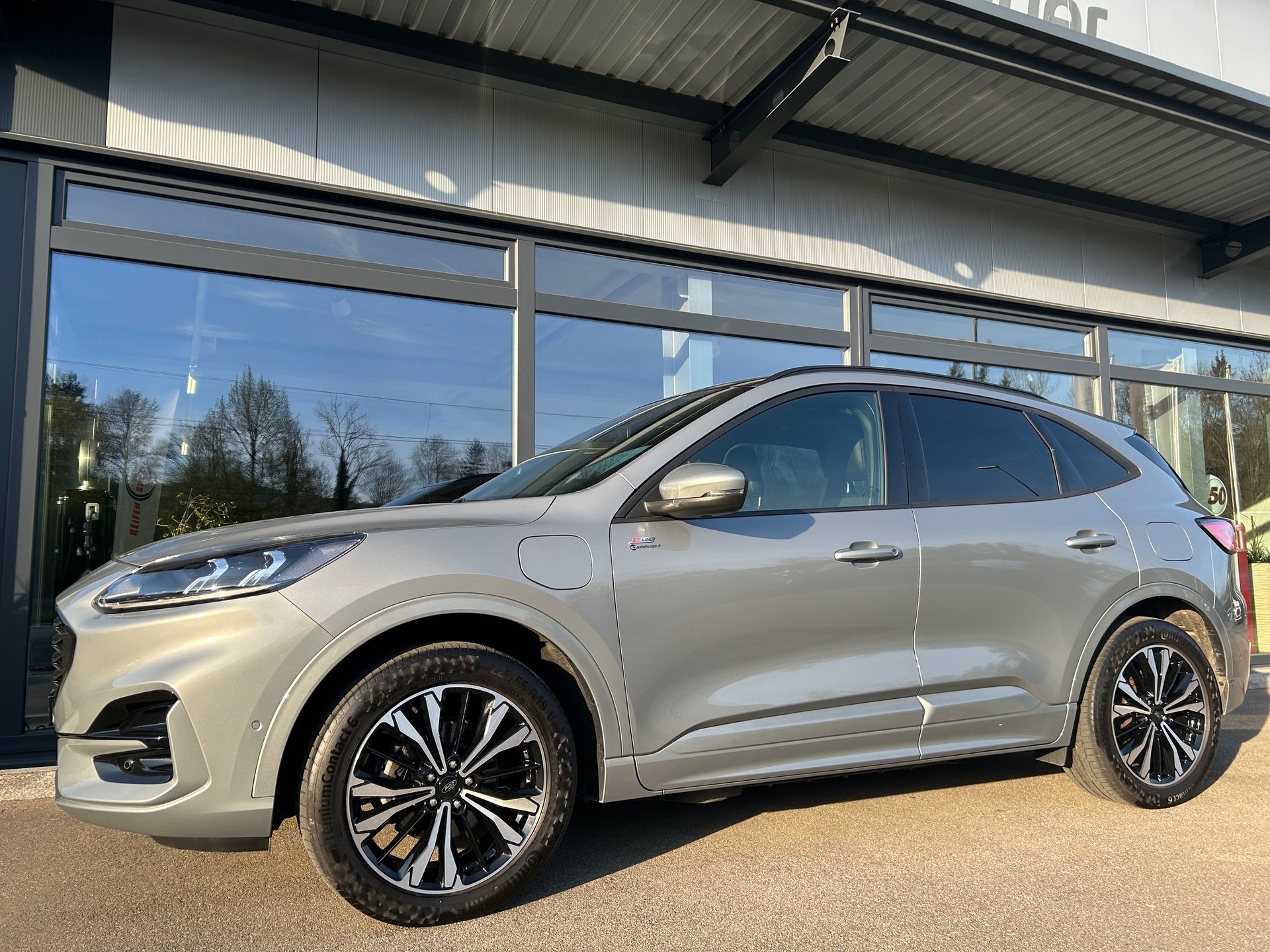 FORD Kuga 2.5 PHEV ST-Line X 2WD-image-2