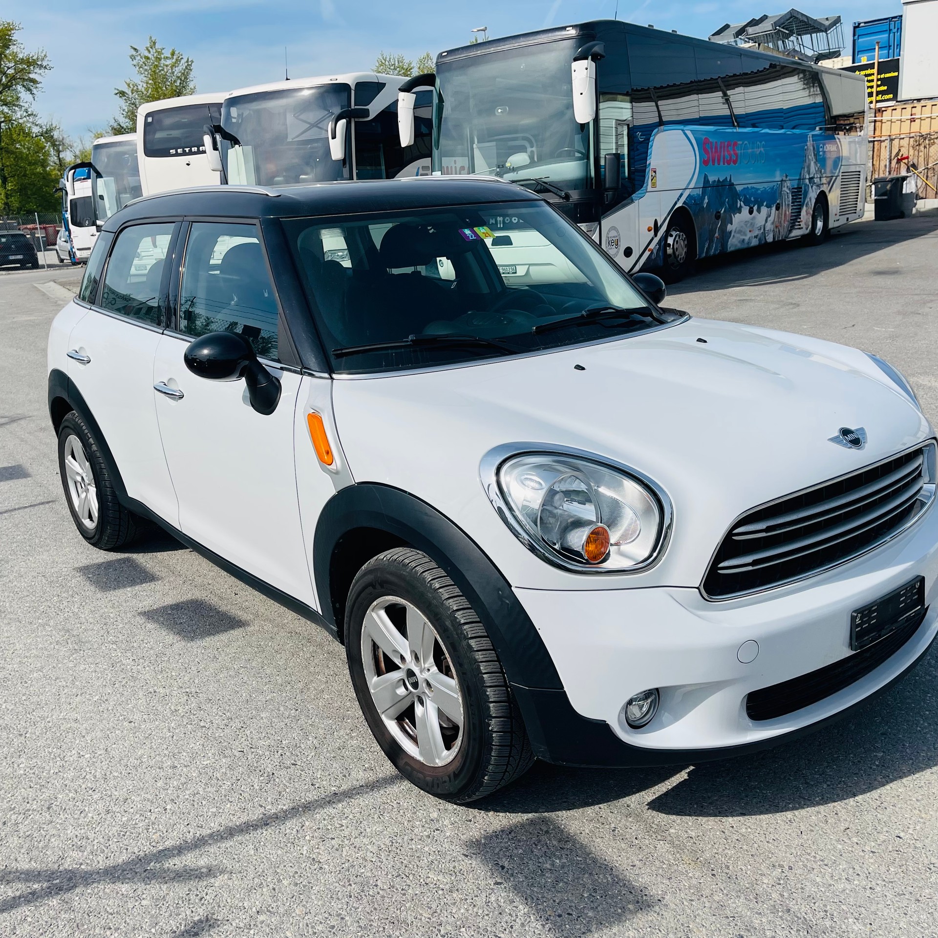 MINI Countryman Cooper FWD-image-2