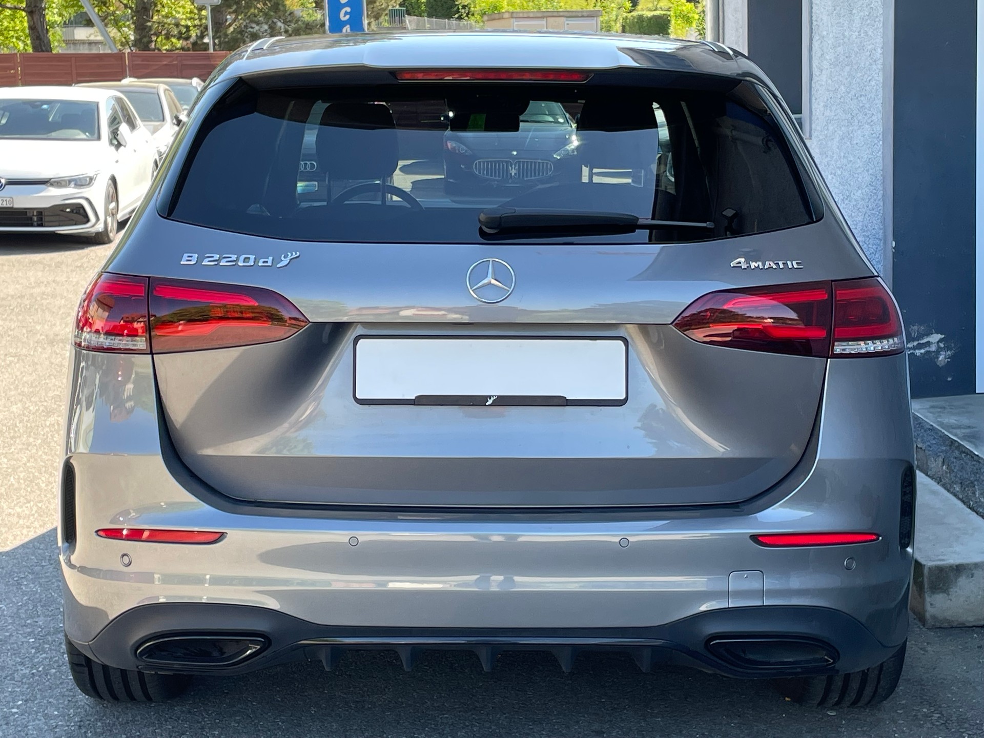 MERCEDES-BENZ B 220 d 4Matic AMG Line 8G-DCT-image-4