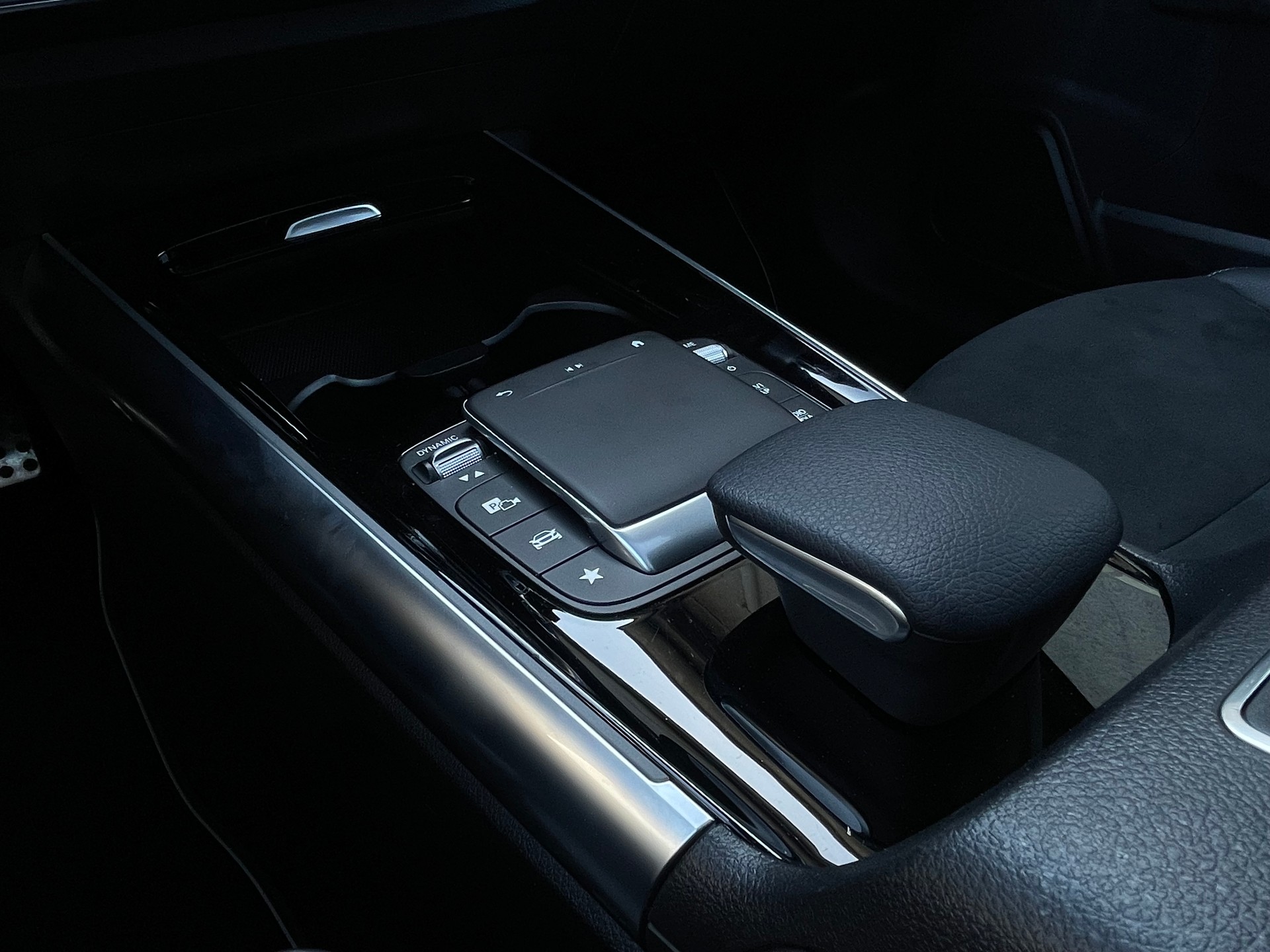 MERCEDES-BENZ B 220 d 4Matic AMG Line 8G-DCT-image-8
