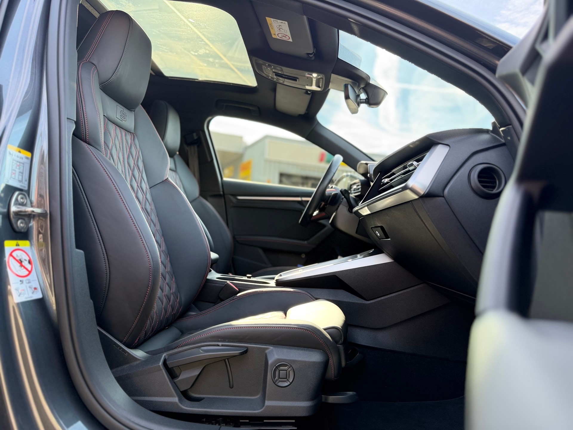 AUDI S3 Limousine 2.0 TFSI quattro S-tronic-image-13